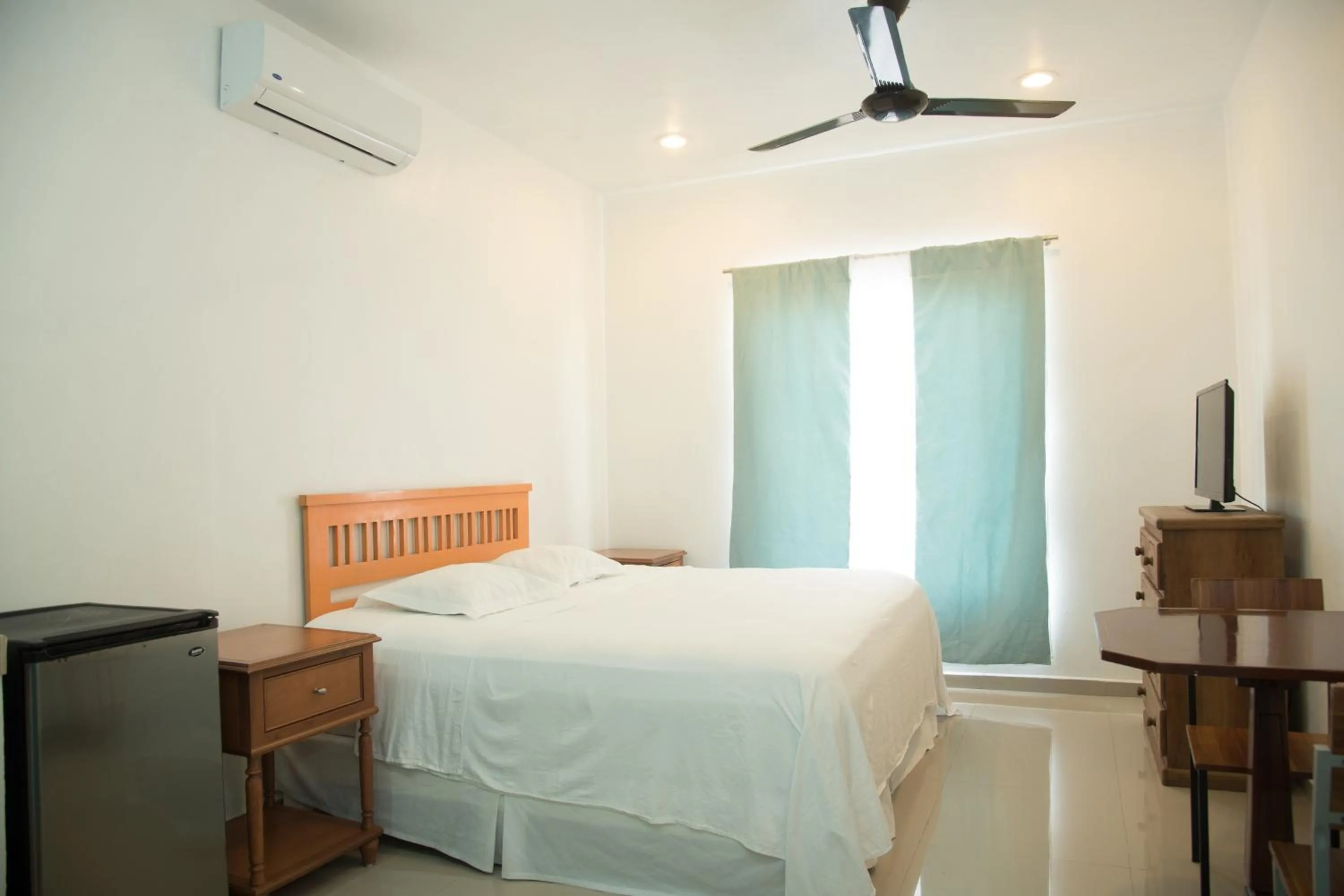 Photo of the whole room, Bed in Villa Elena Isla Mujeres