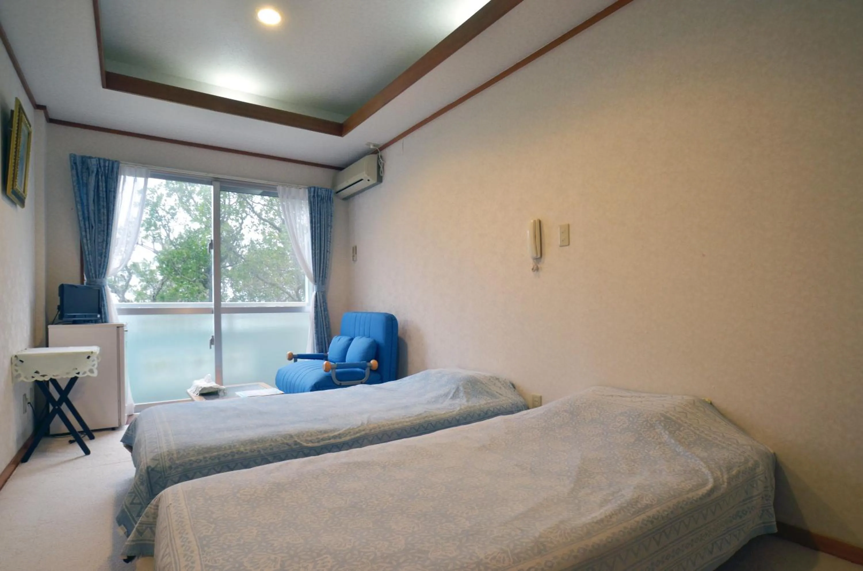 Photo of the whole room, Bed in Uminoie Painukaji
