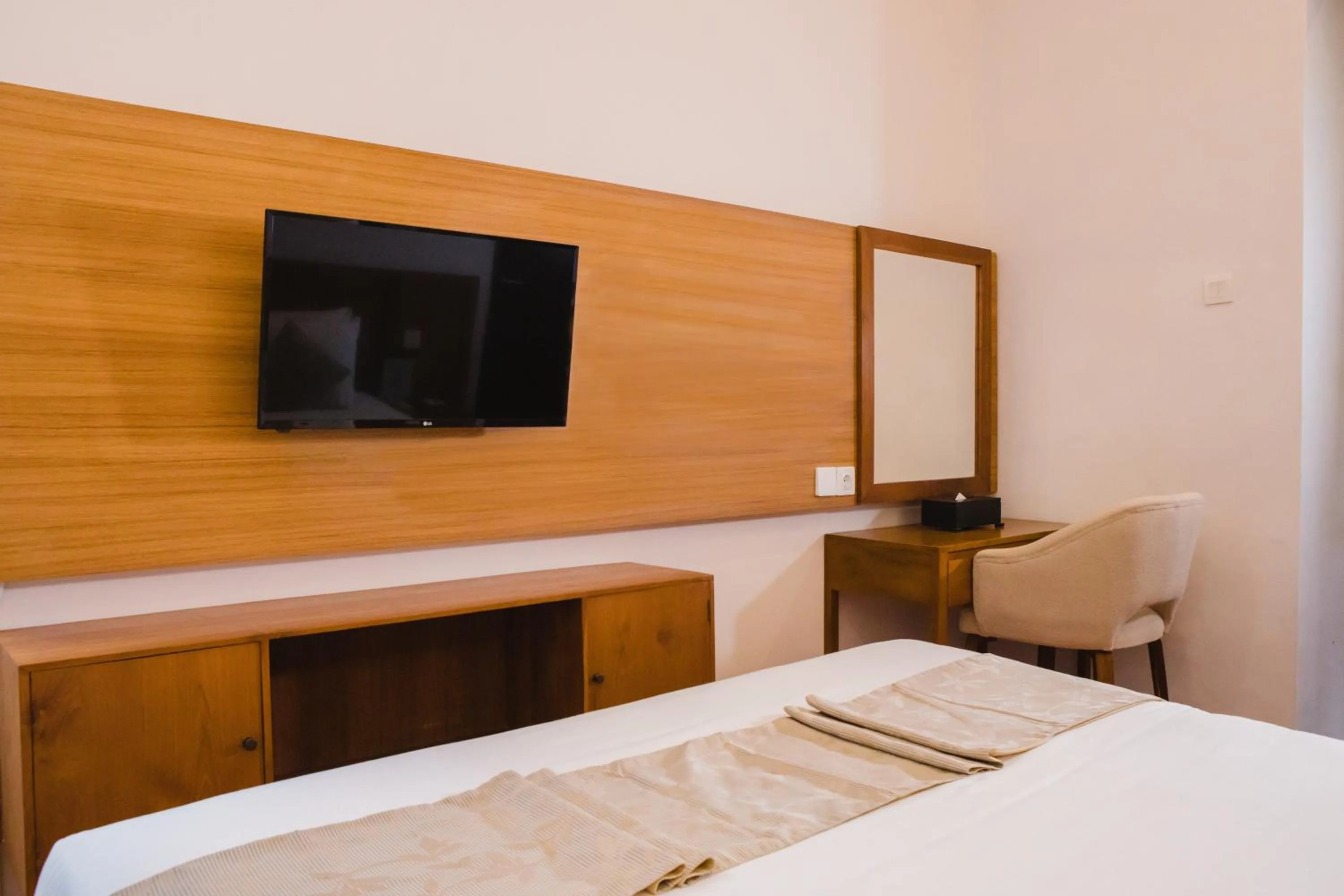 TV and multimedia, Bed in Grand Kesambi Resort and Villas Seminyak