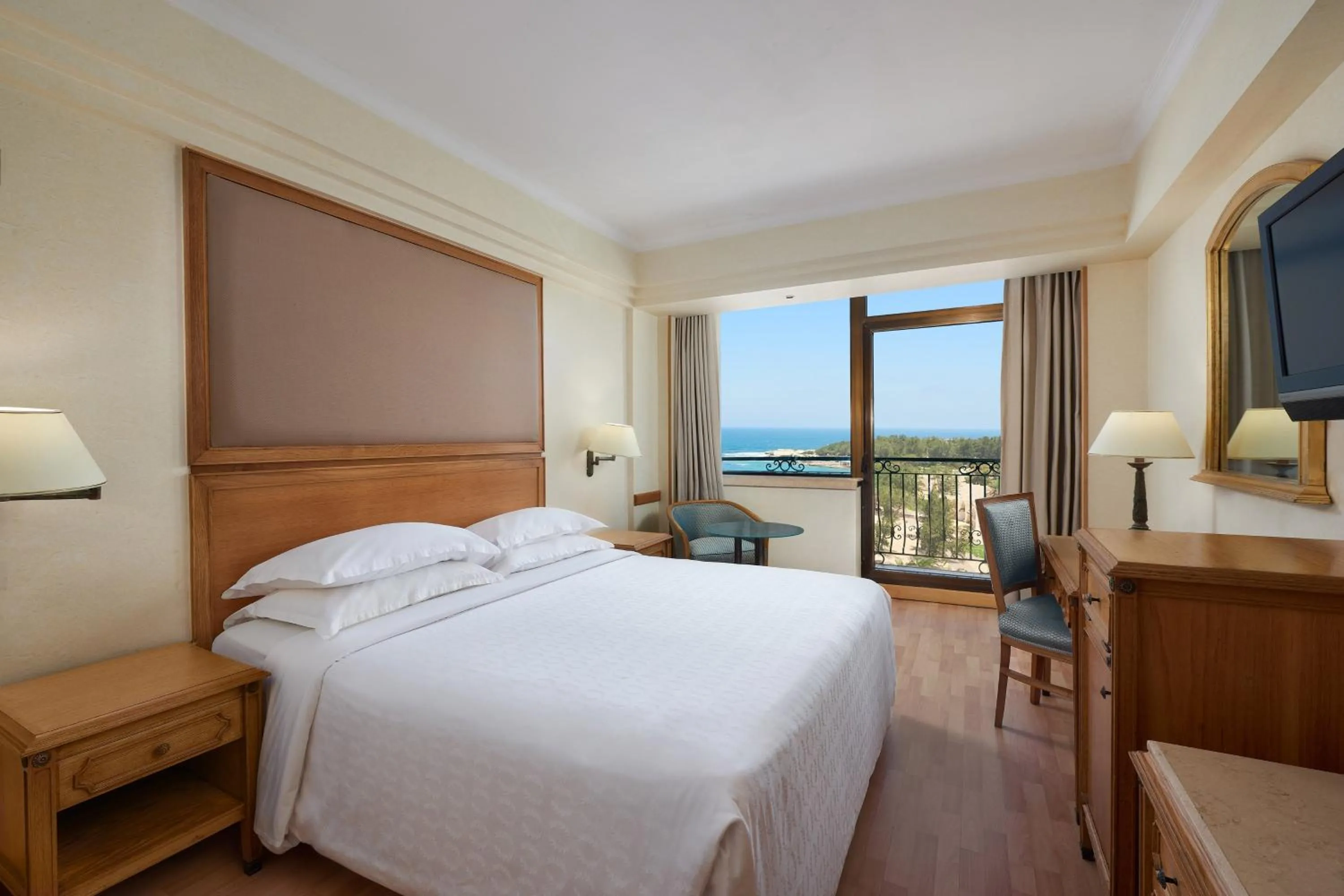 Photo of the whole room, Bed in Sheraton Montazah Hotel