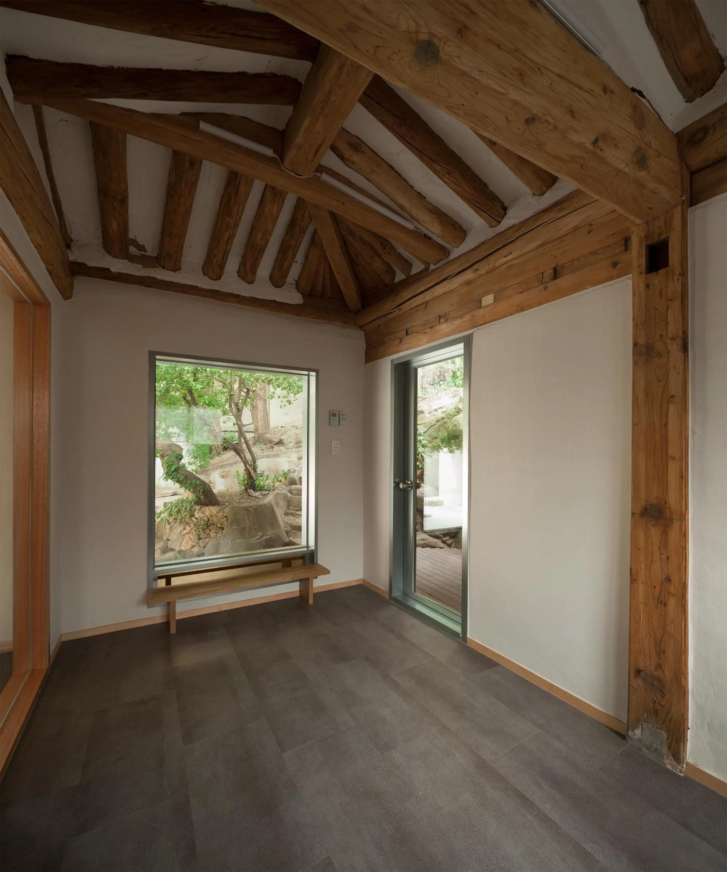 Side Hanok Residence