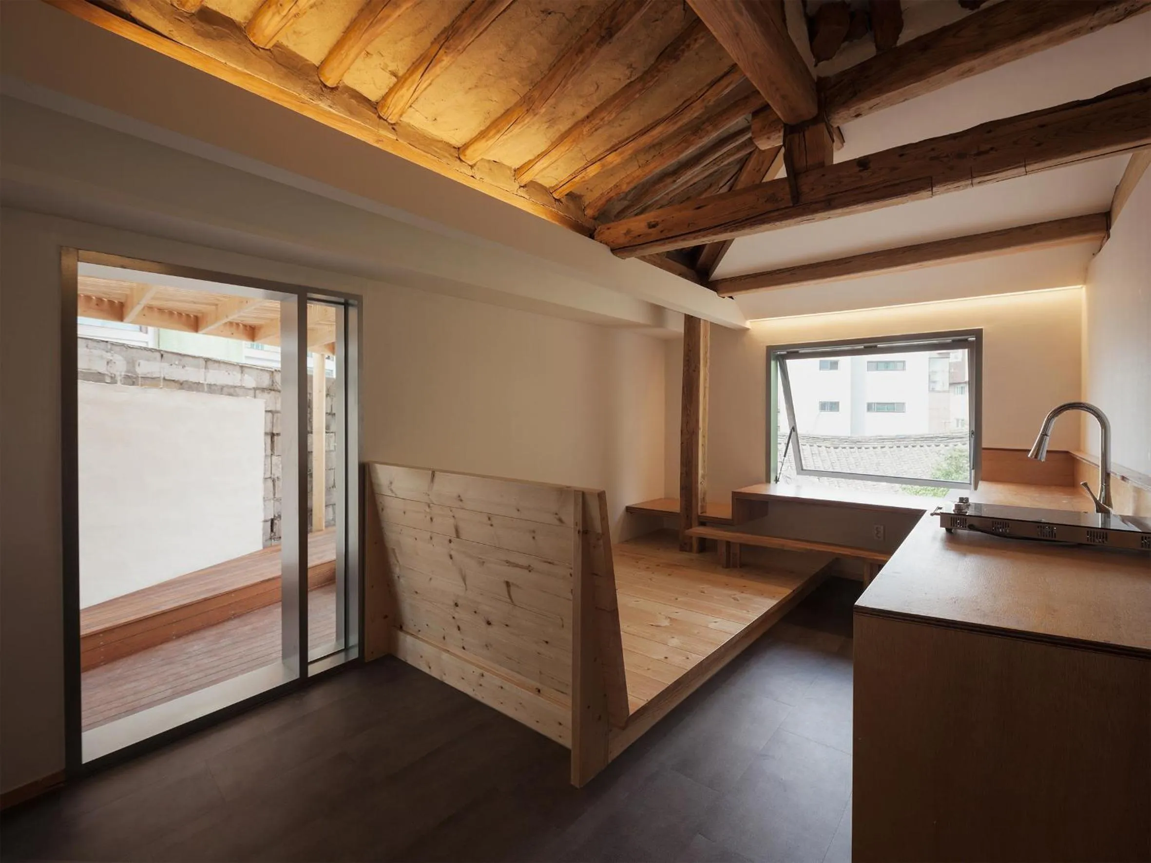 Side Hanok Residence