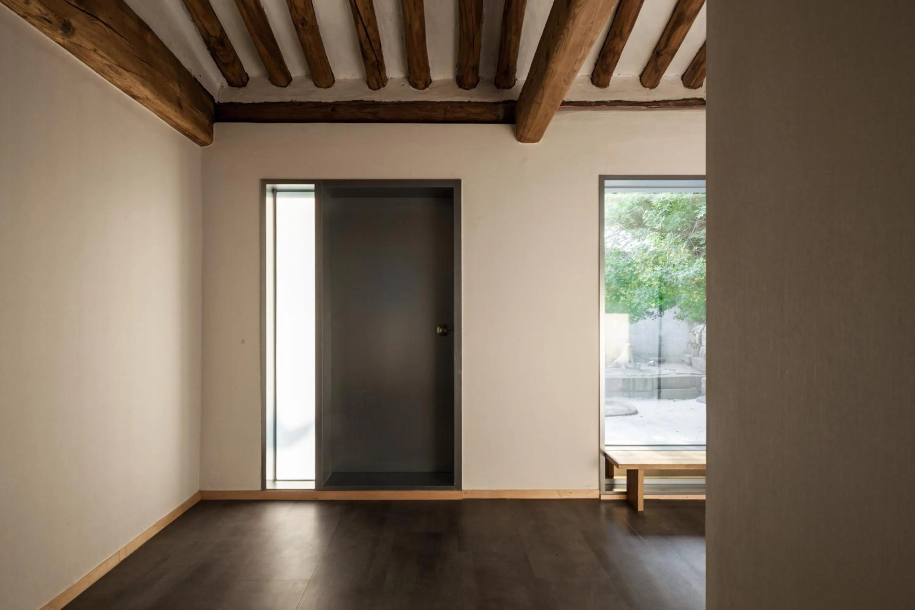 Side Hanok Residence