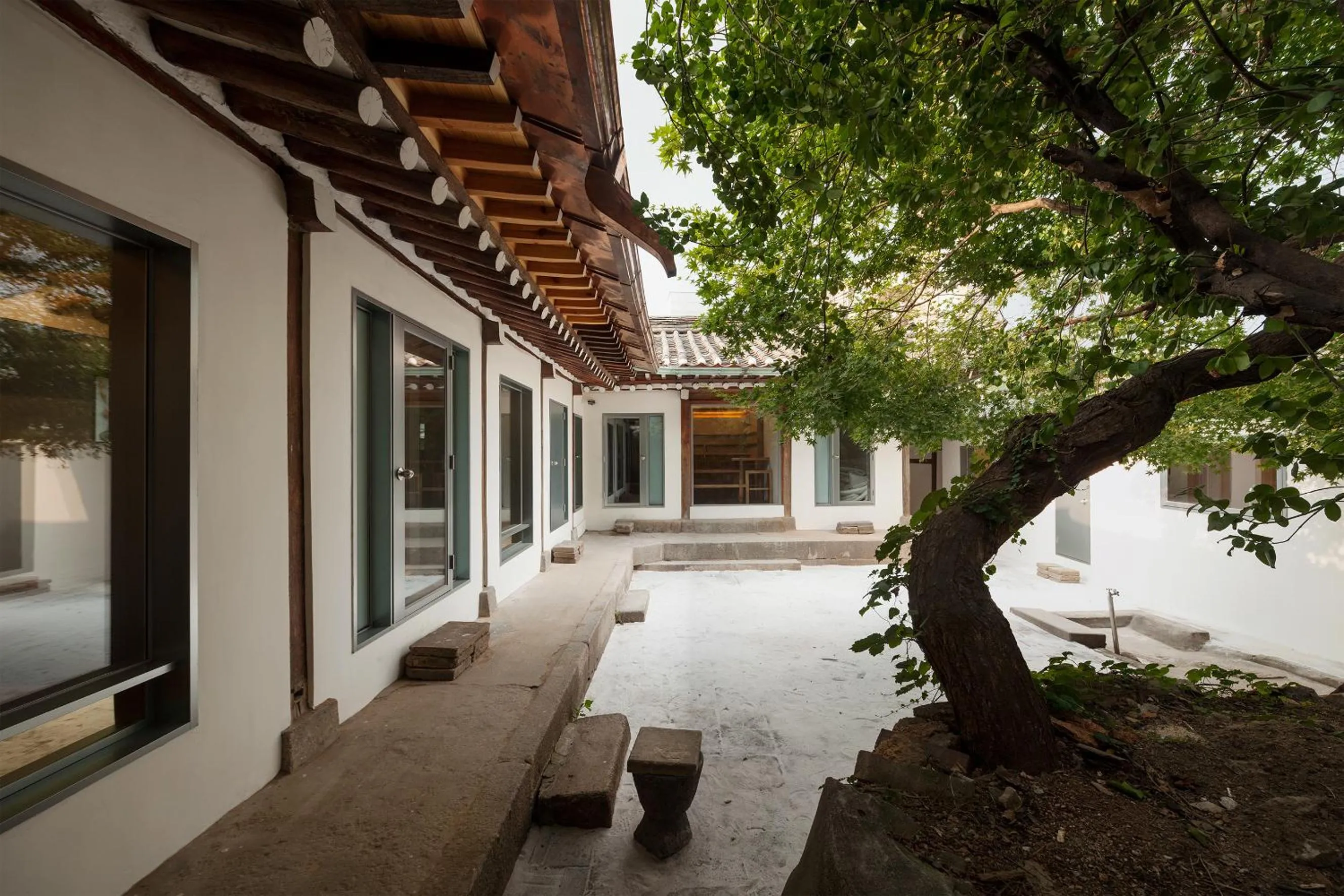 Garden in Side Hanok Residence