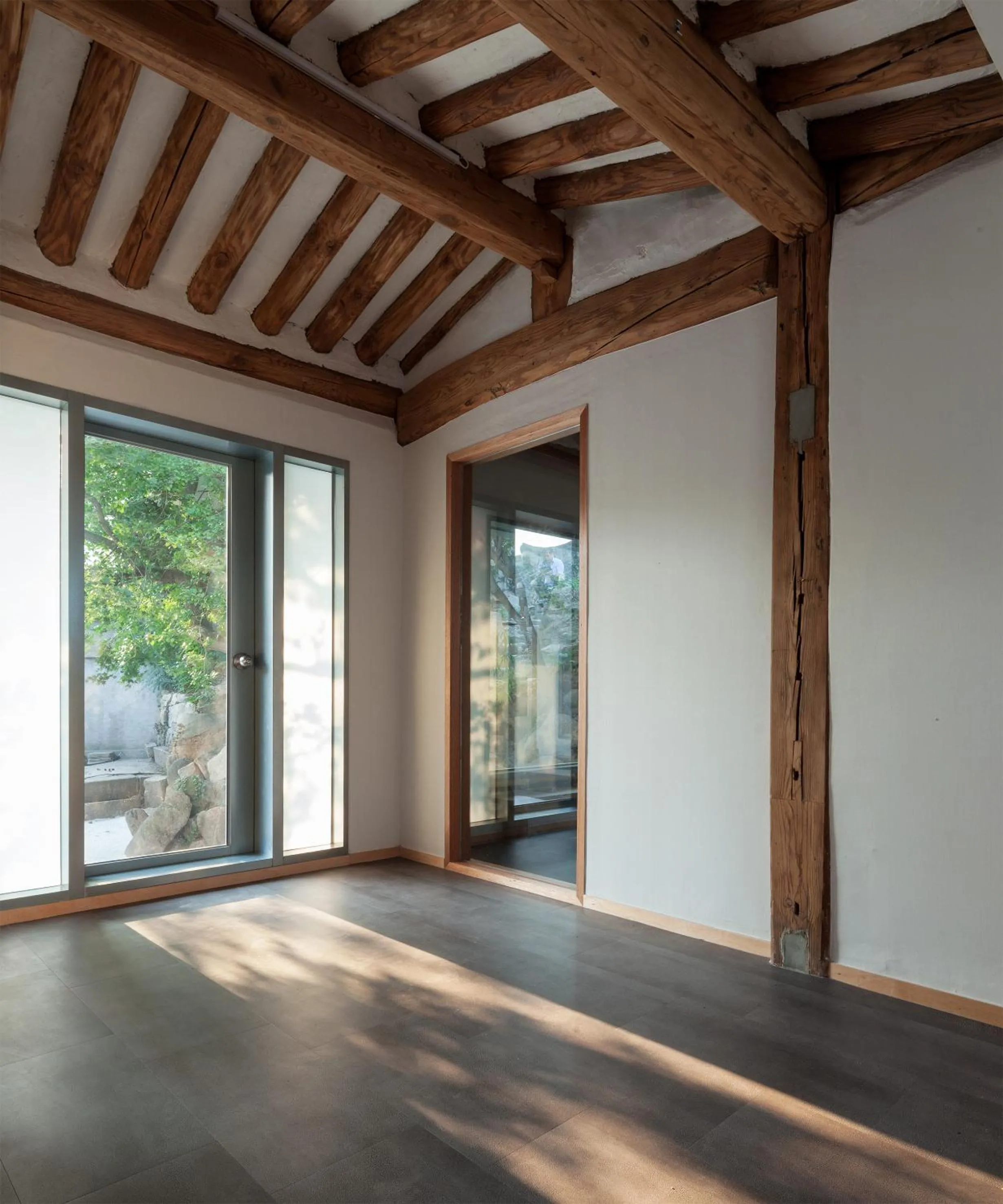 Side Hanok Residence