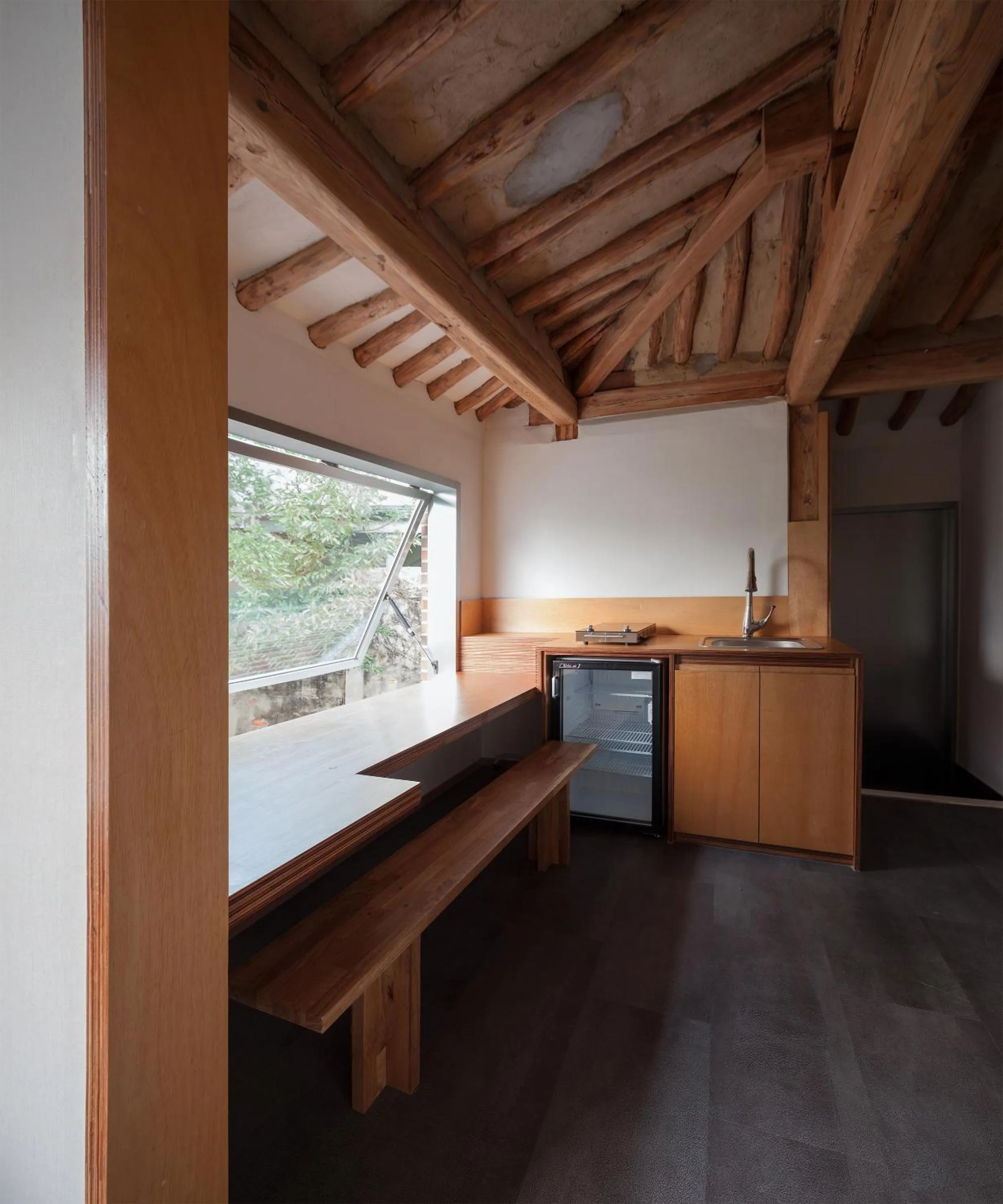 Side Hanok Residence