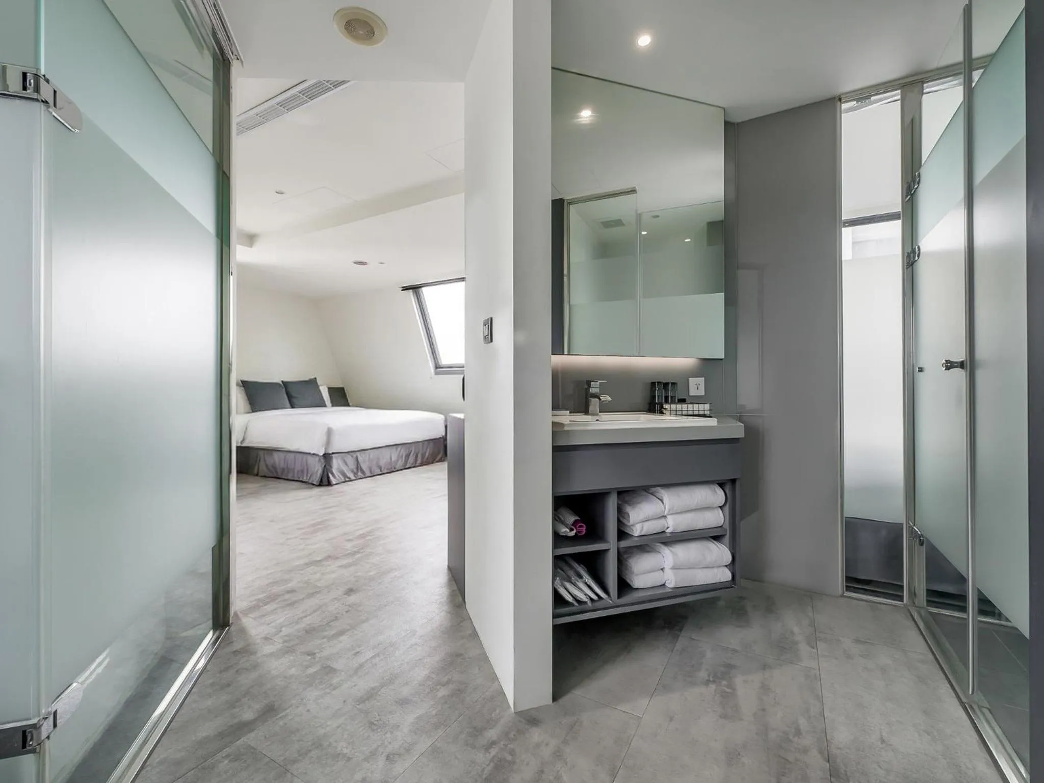 Bed in CHECK inn Taichung Liming