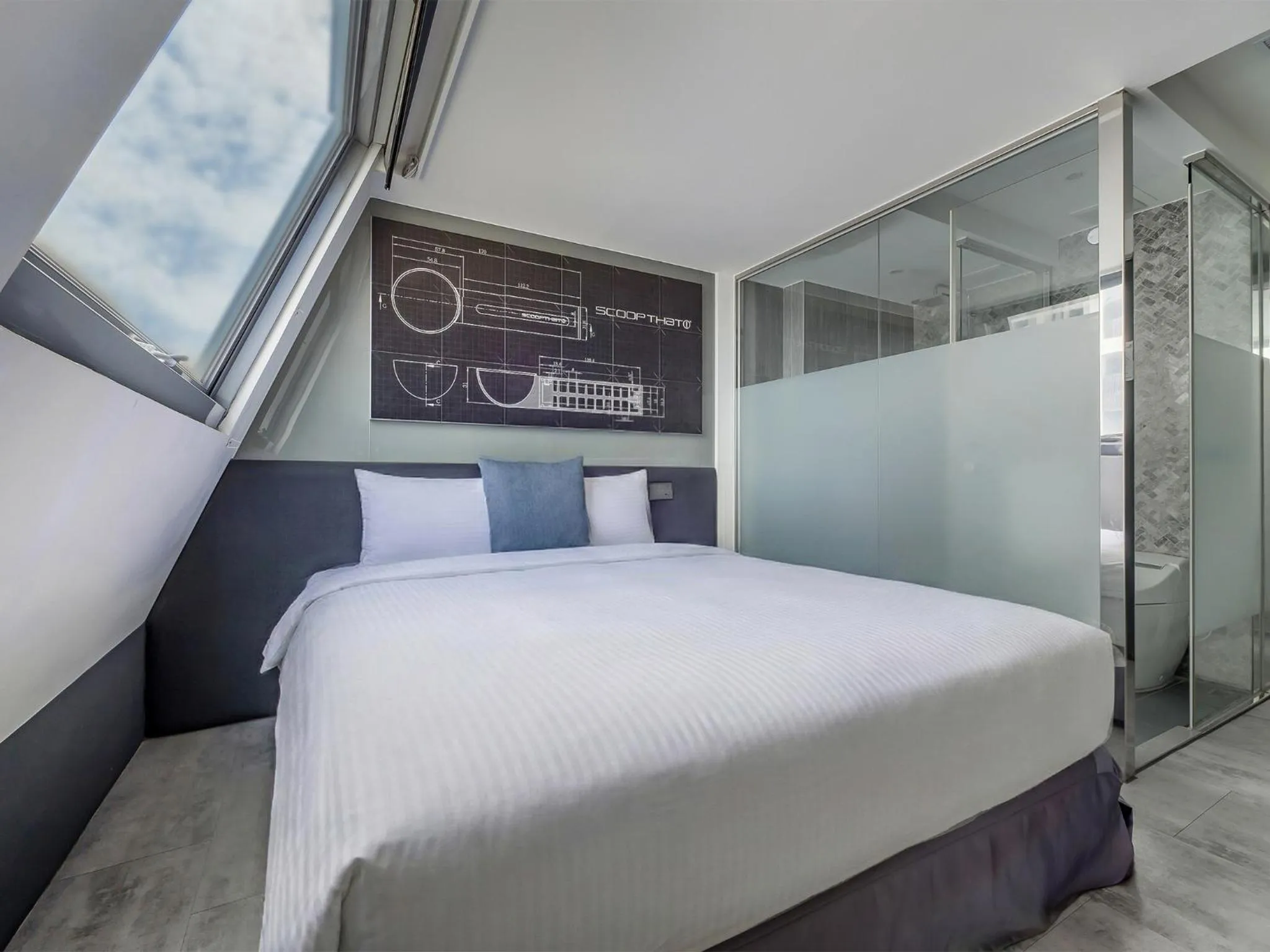 Bed in CHECK inn Taichung Liming