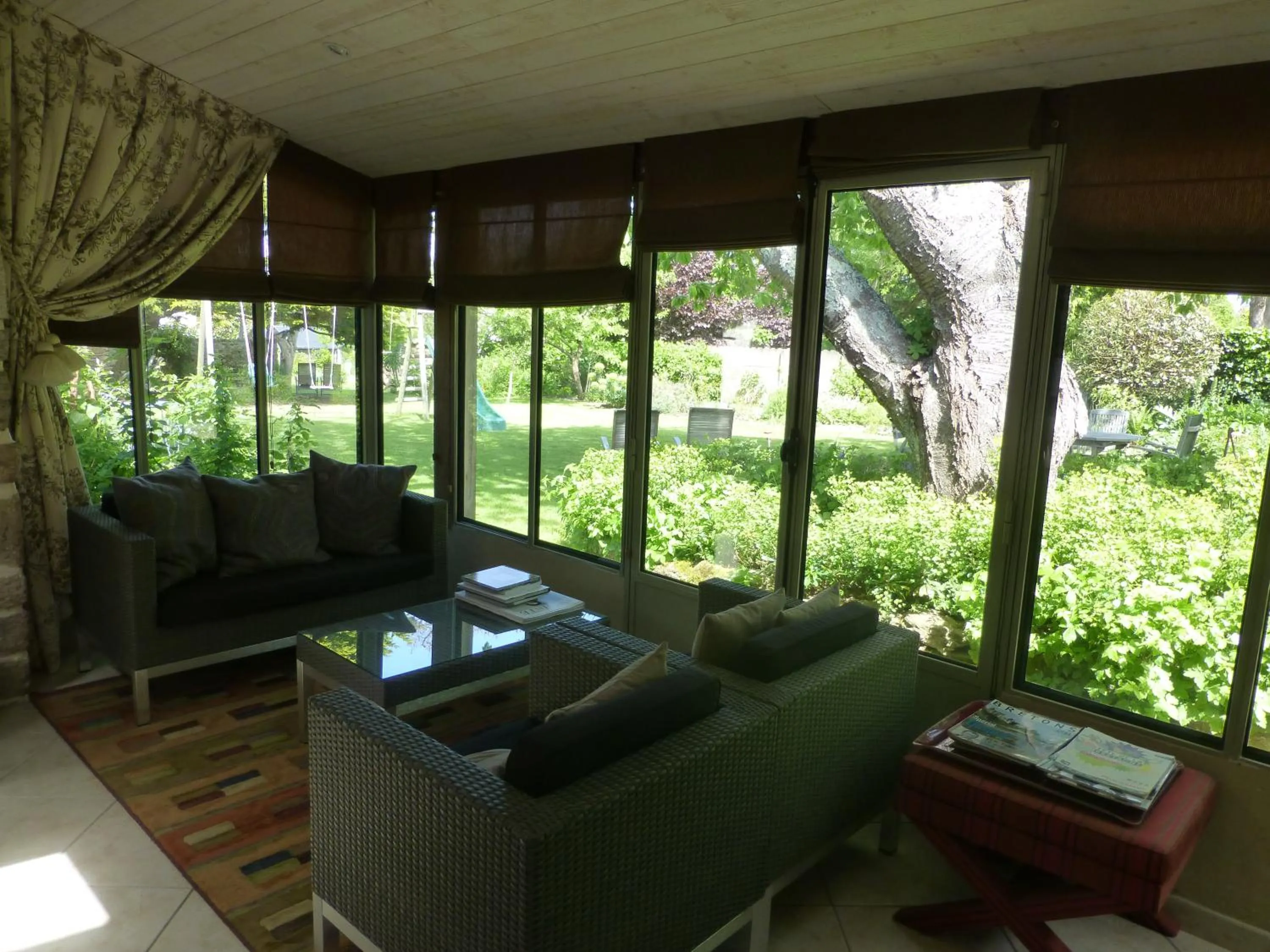 Communal lounge/ TV room in Le Berceul