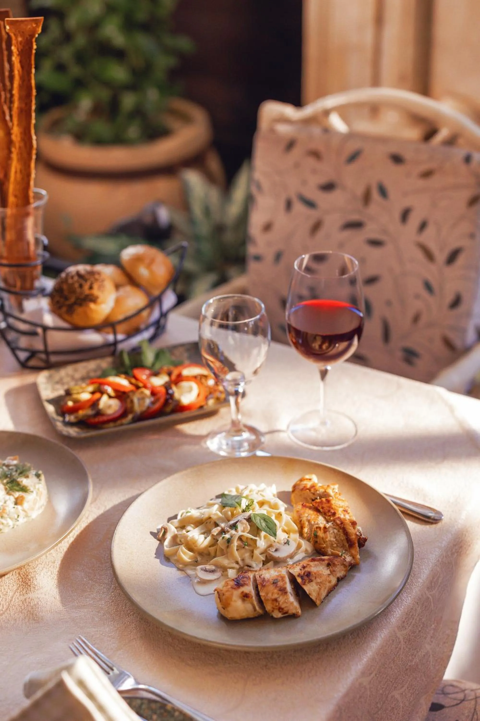 Restaurant/places to eat in Sonesta Hotel Tower & Casino Cairo