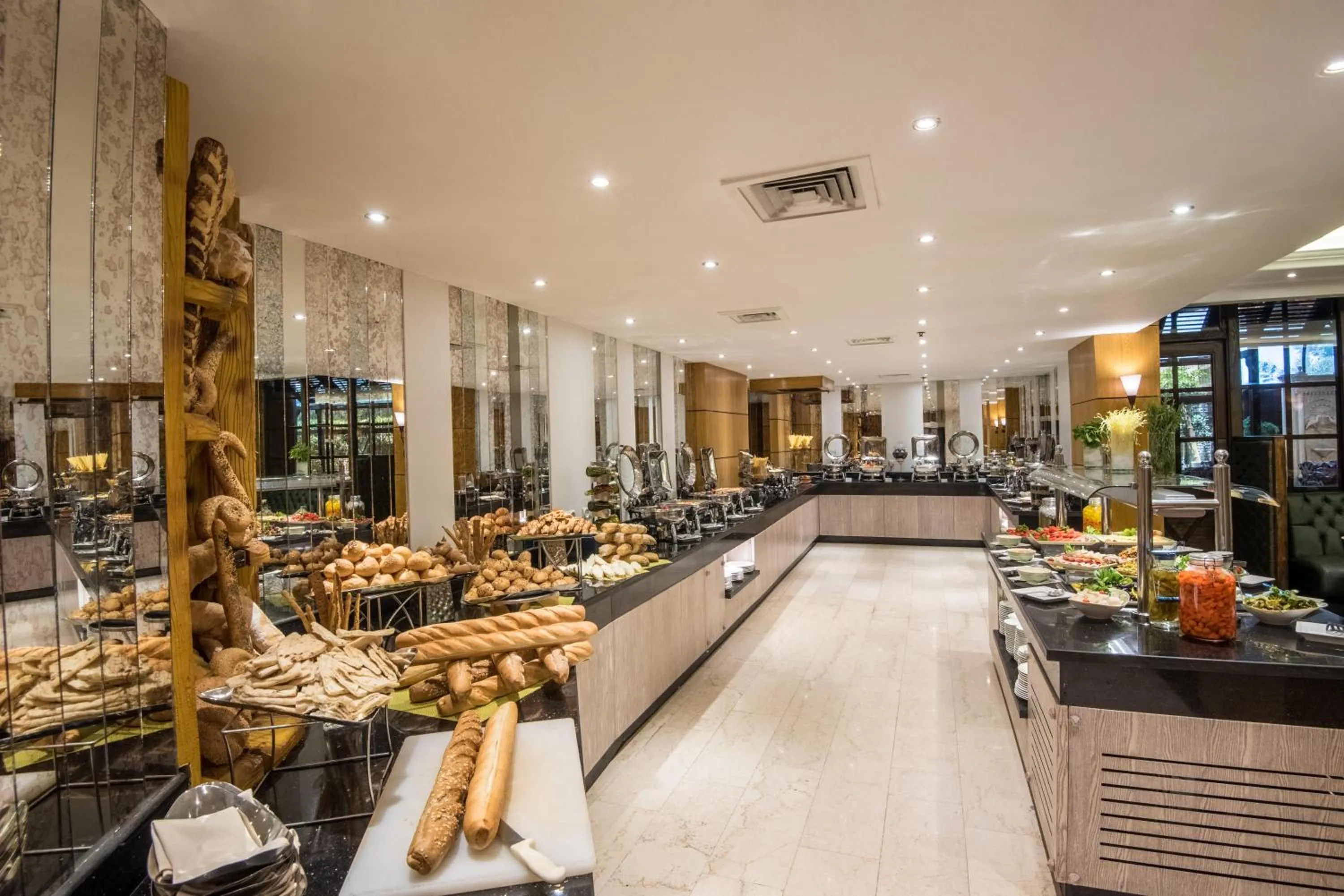 Restaurant/places to eat in Sonesta Hotel Tower & Casino Cairo