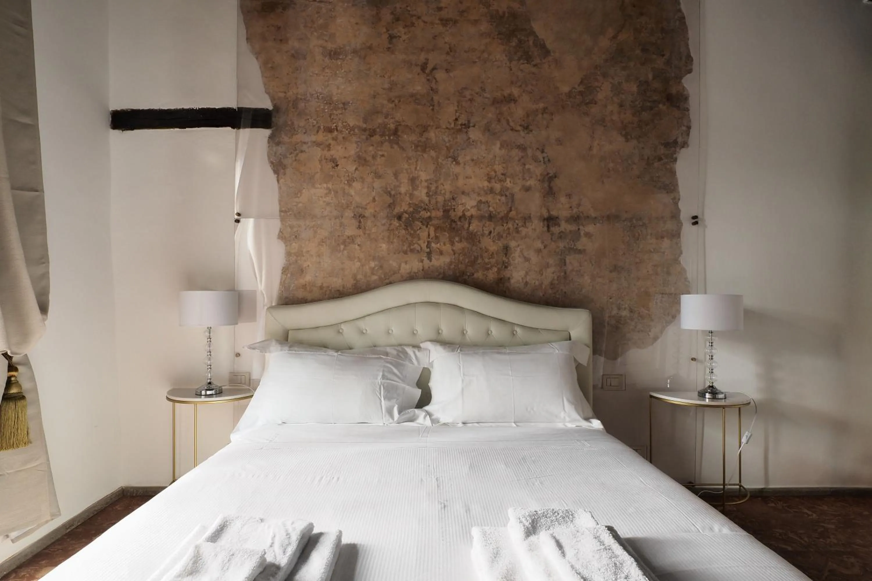 Bed in Mila Apartments Magenta