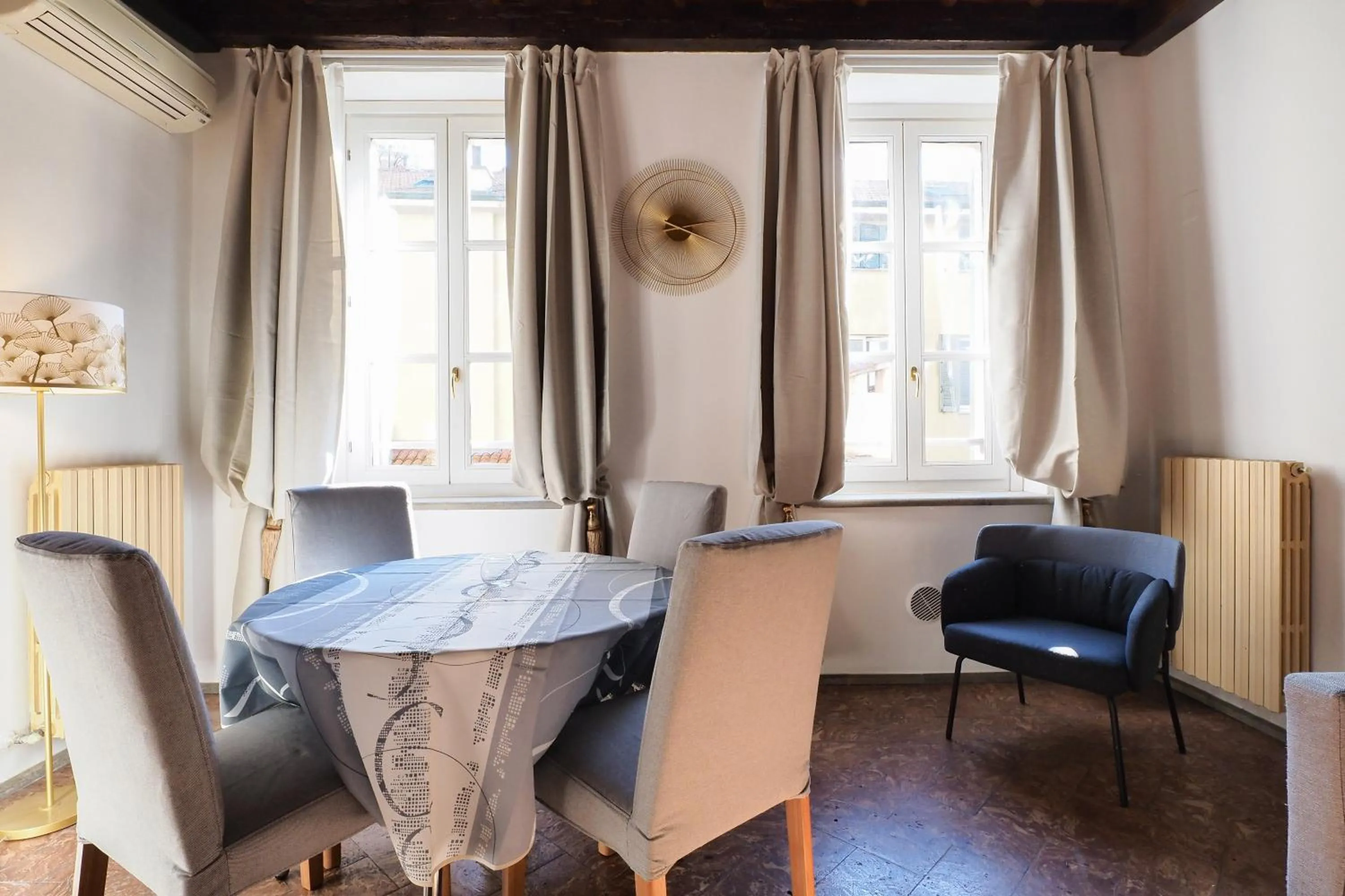 Seating area in Mila Apartments Magenta