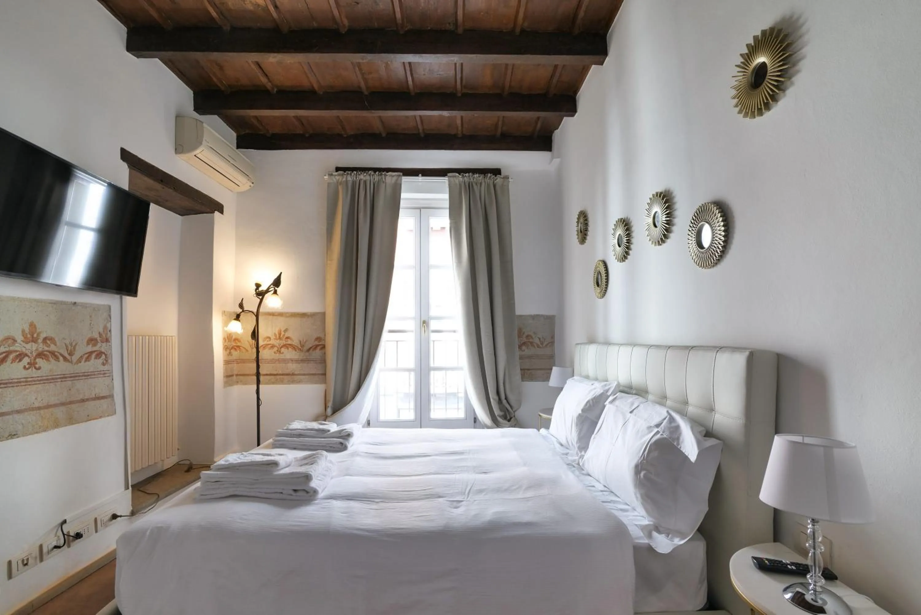 Bed in Mila Apartments Magenta