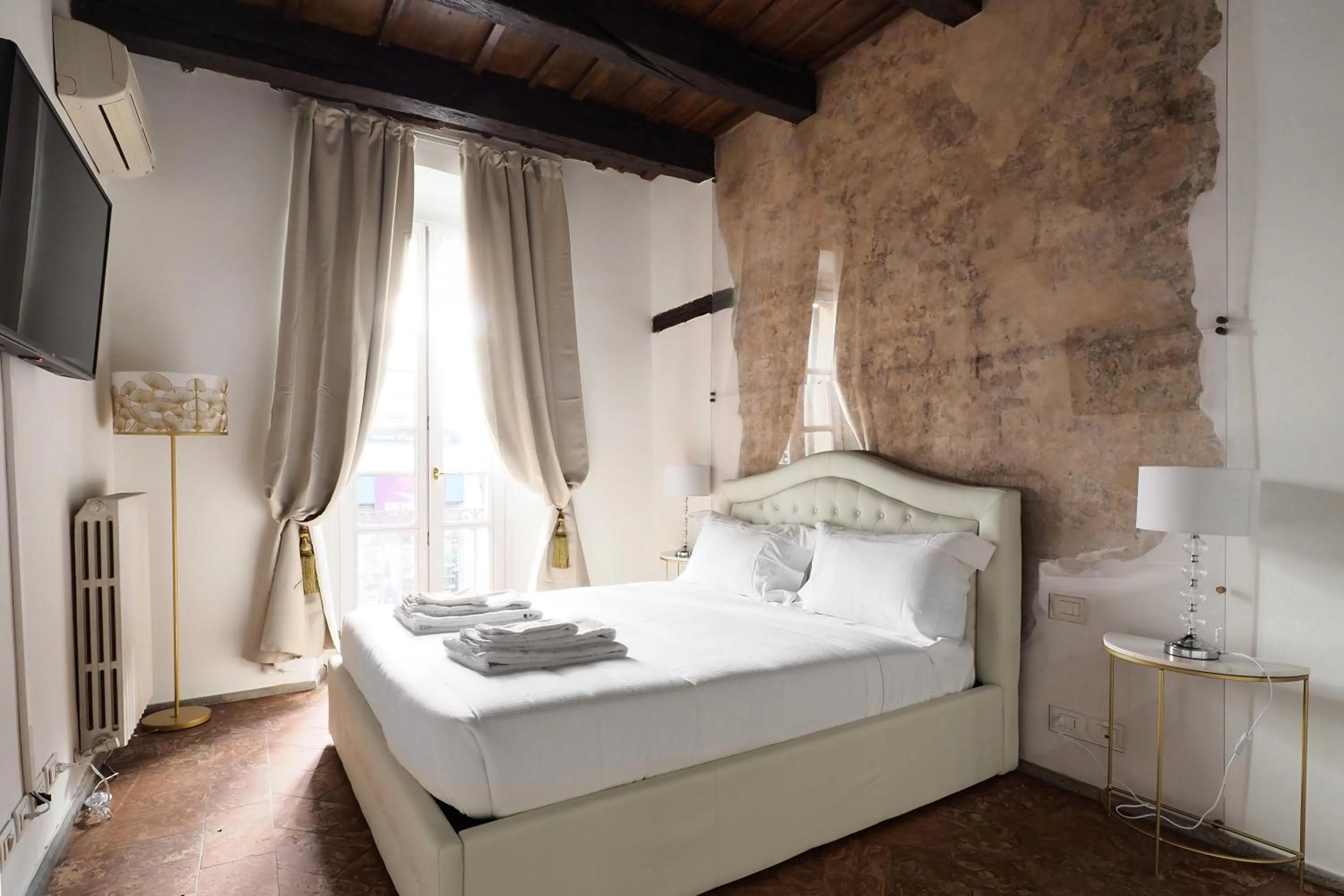 Bedroom, Bed in Mila Apartments Magenta