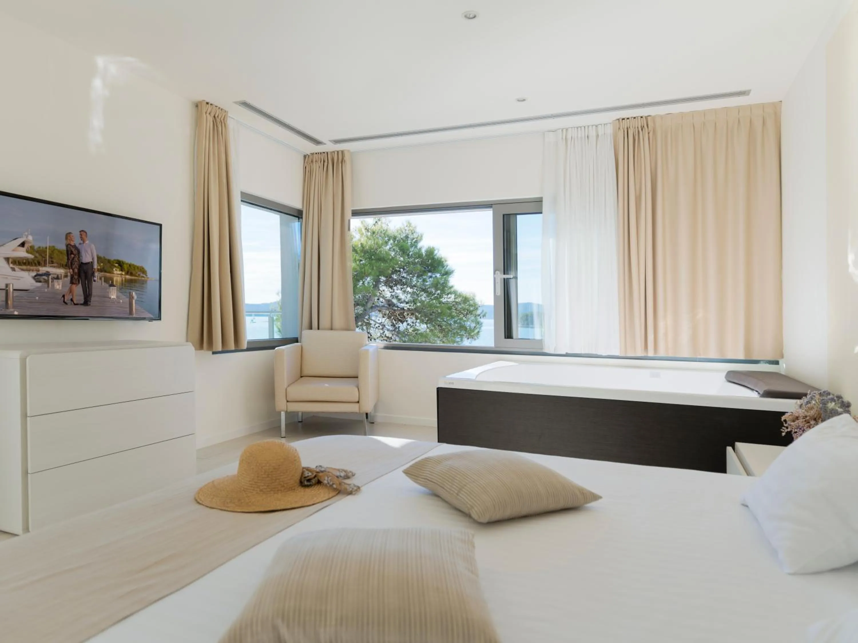 TV and multimedia, Bed in Crvena Luka Resort