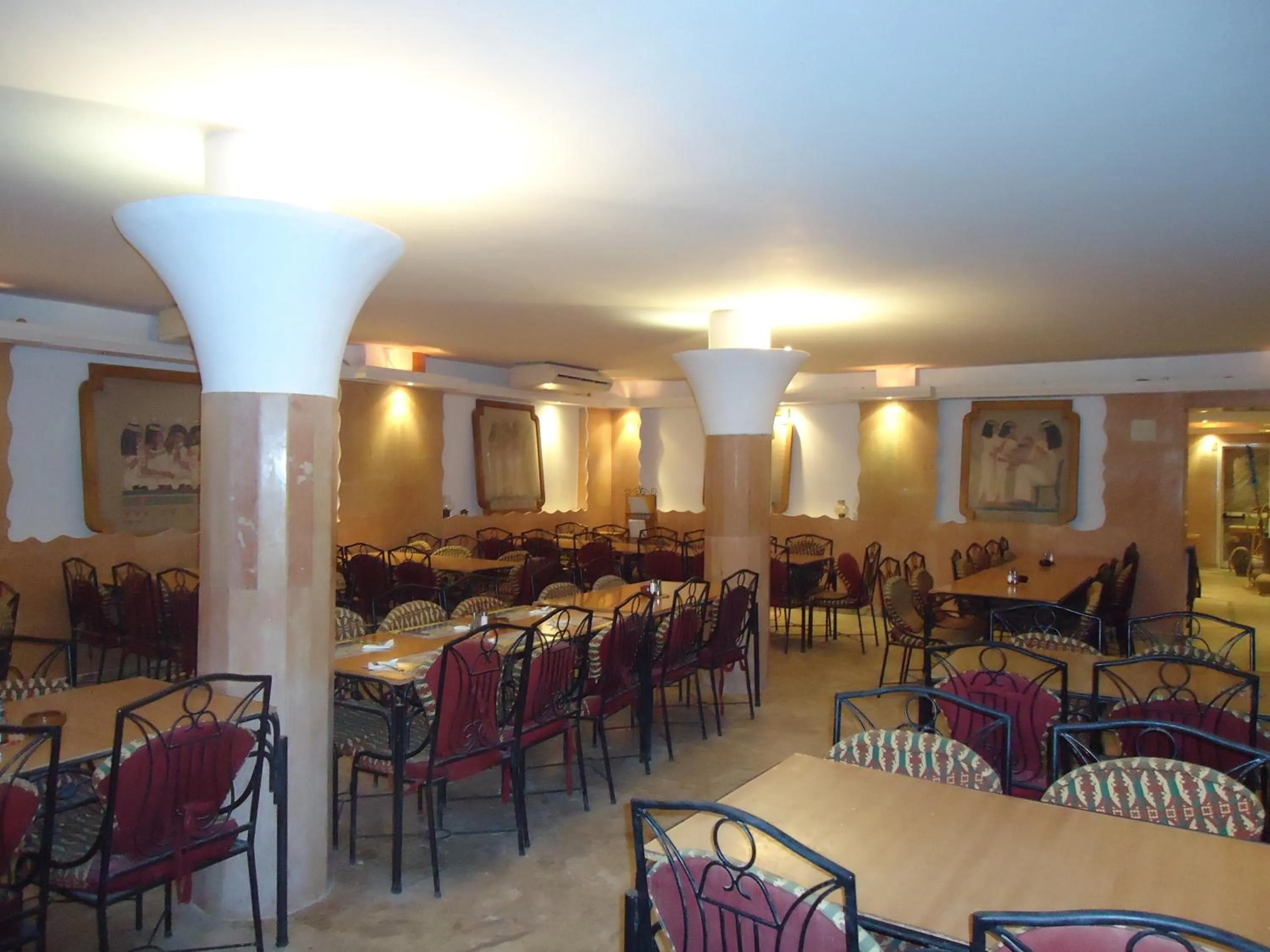 Restaurant/places to eat in Ciao Hotel