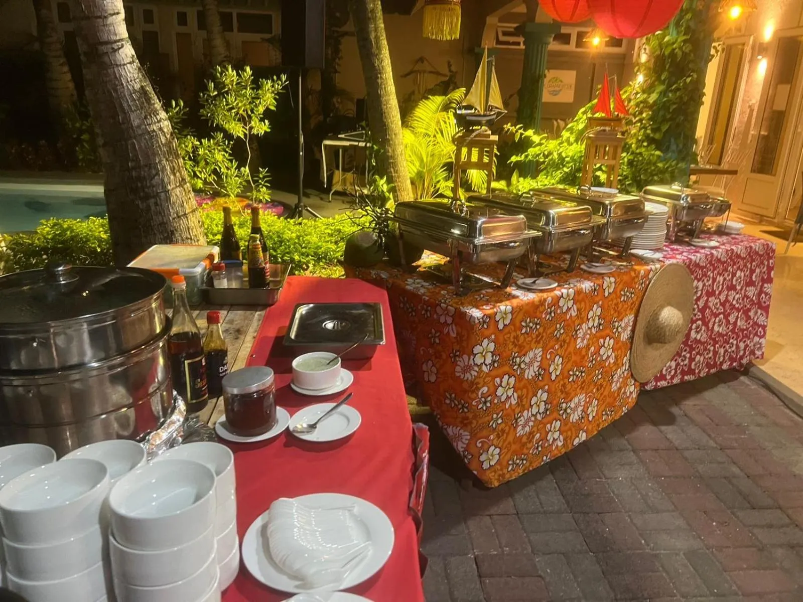 Restaurant/places to eat in Explora Prestige