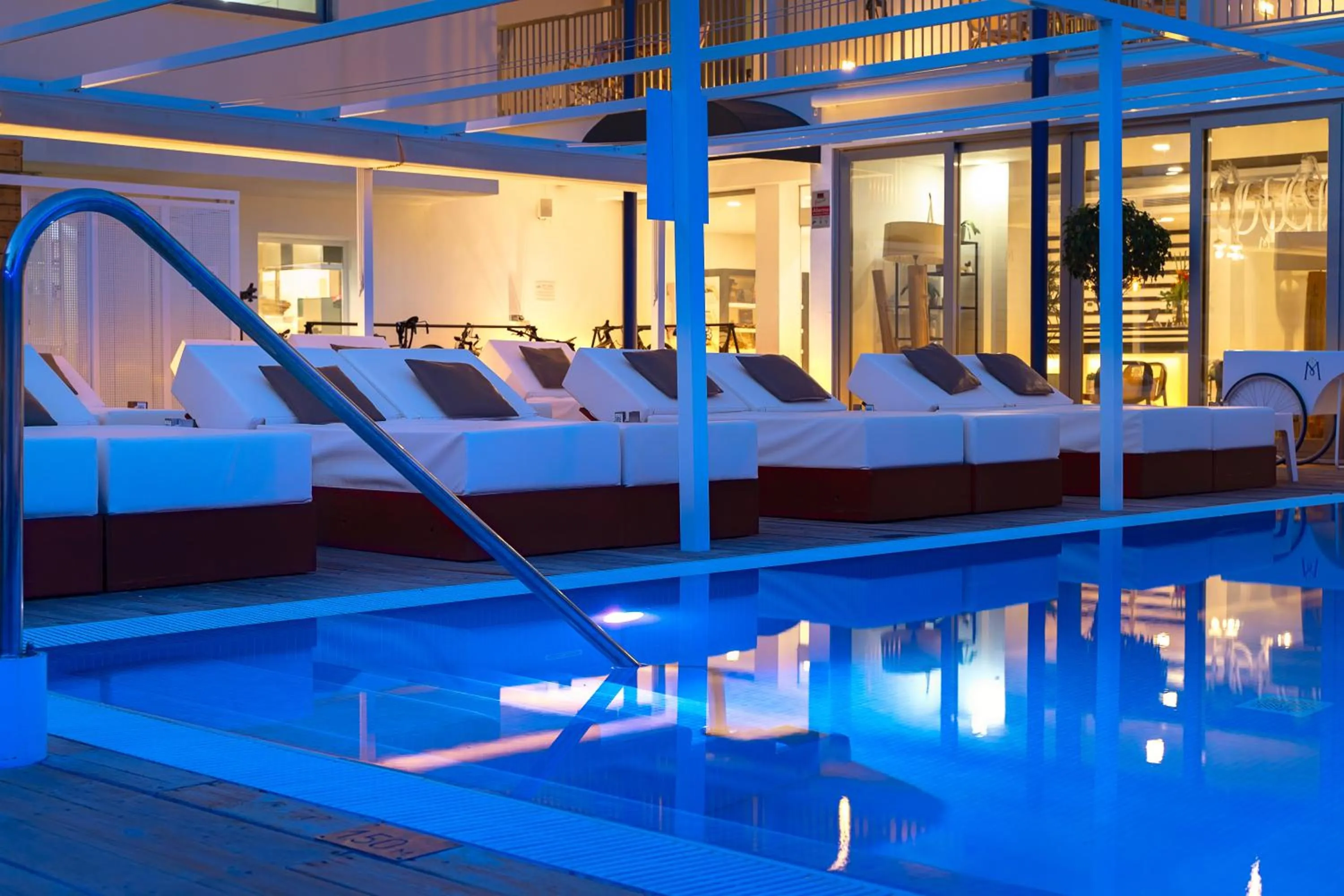 Swimming pool in Hotel Boutique Minister 4Sup