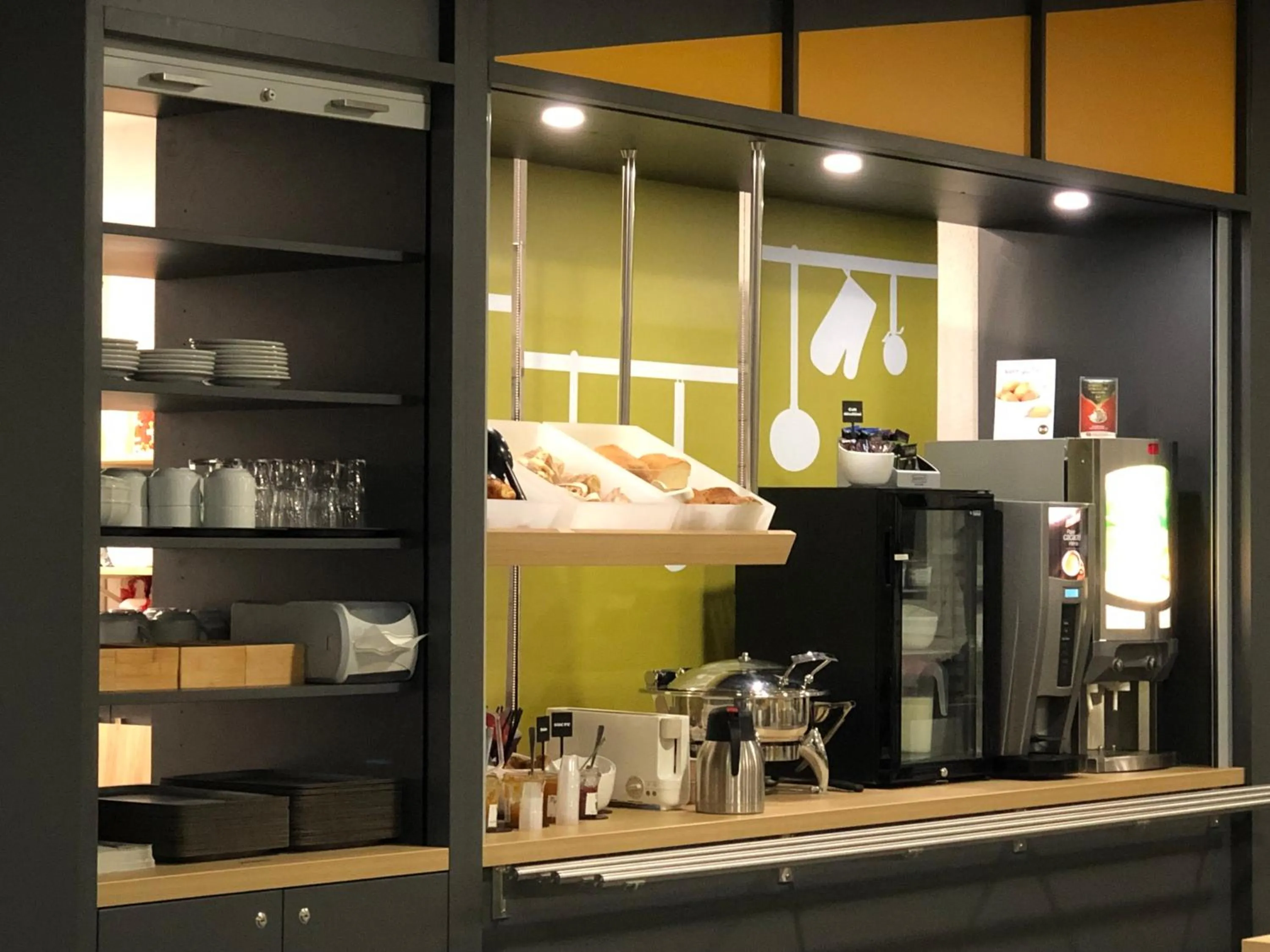 Buffet breakfast in B&B HOTEL Brive-la-Gaillarde