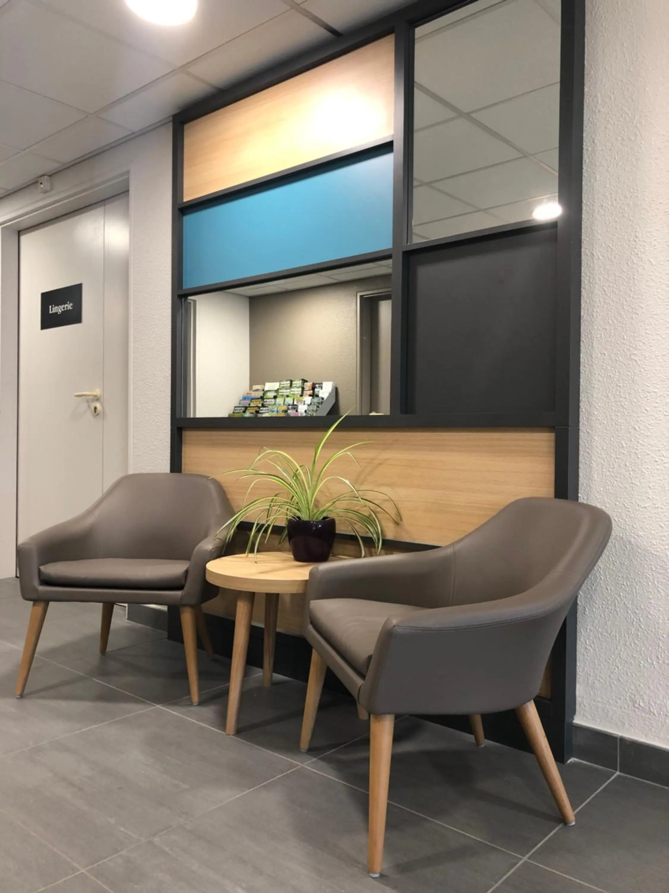 Lobby or reception in B&B HOTEL Brive-la-Gaillarde