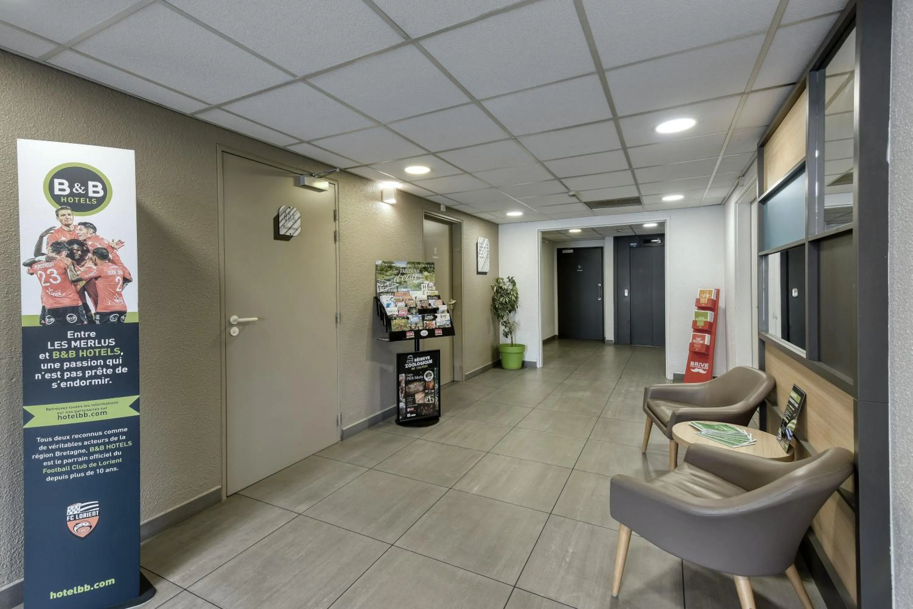 Lobby or reception in B&B HOTEL Brive-la-Gaillarde