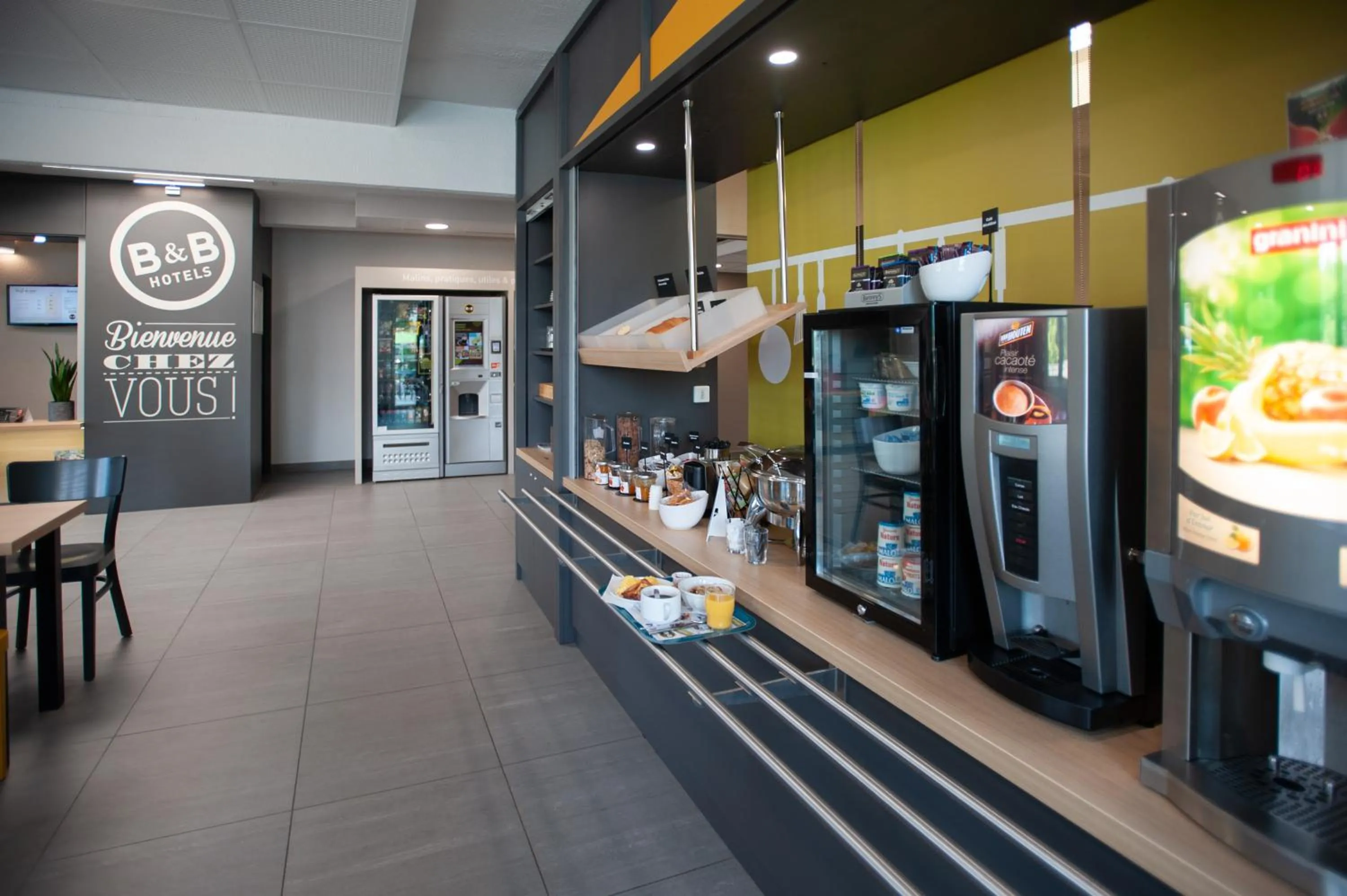 Buffet breakfast in B&B HOTEL Brive-la-Gaillarde