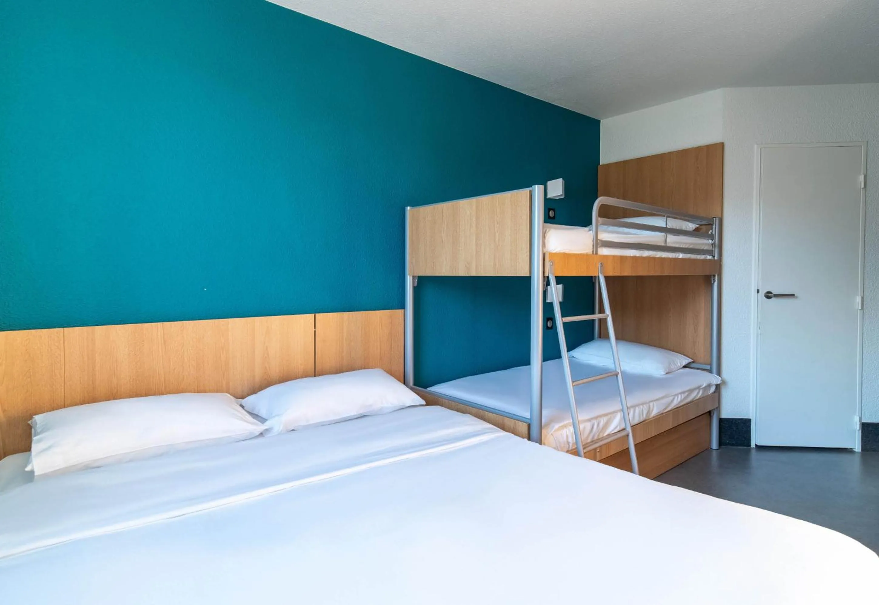 Bedroom, Bed in B&B HOTEL Brive-la-Gaillarde