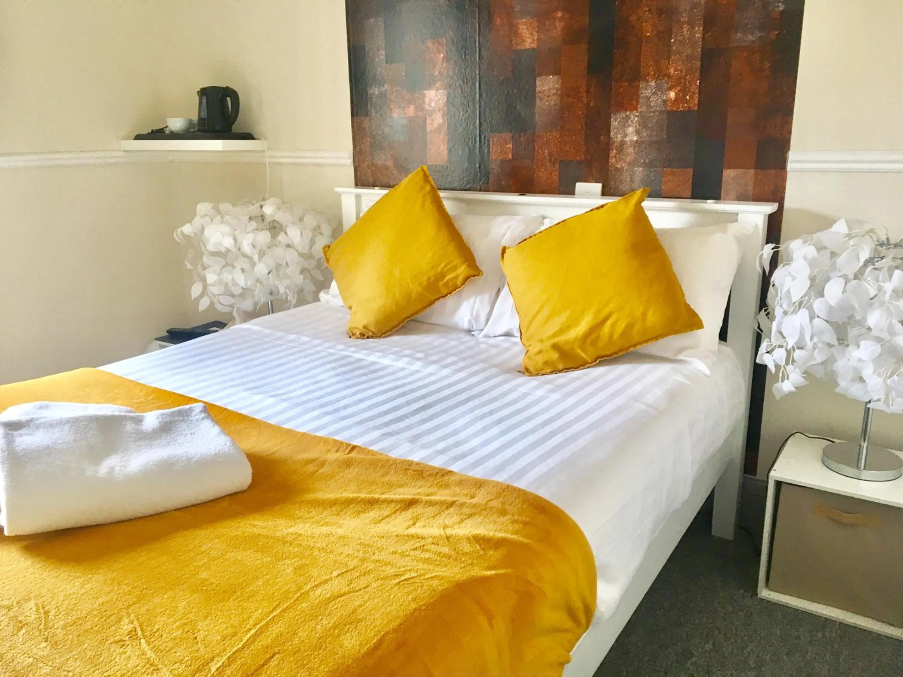 Bed in Waterfront Inn