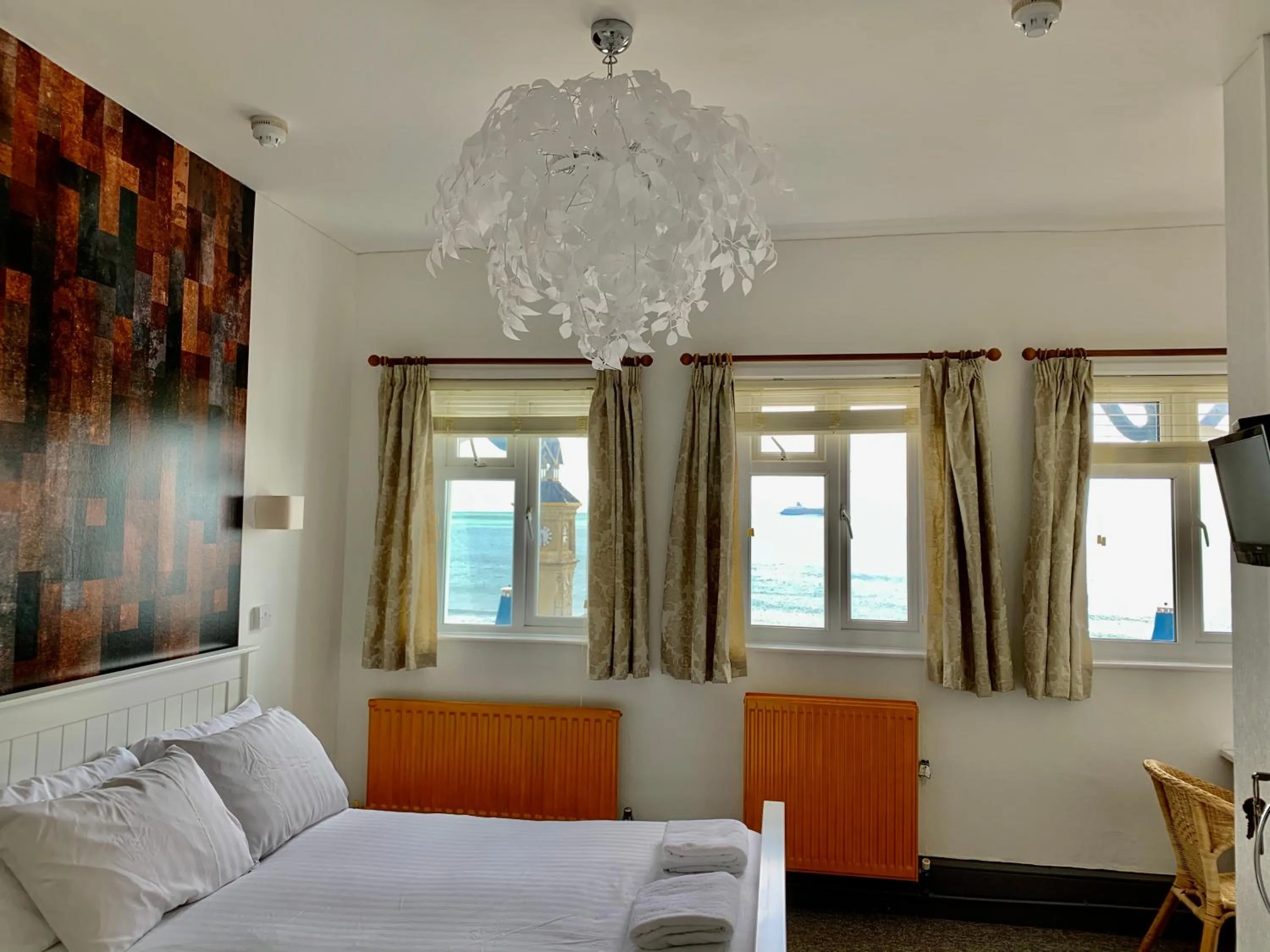 Photo of the whole room, Bed in Waterfront Inn