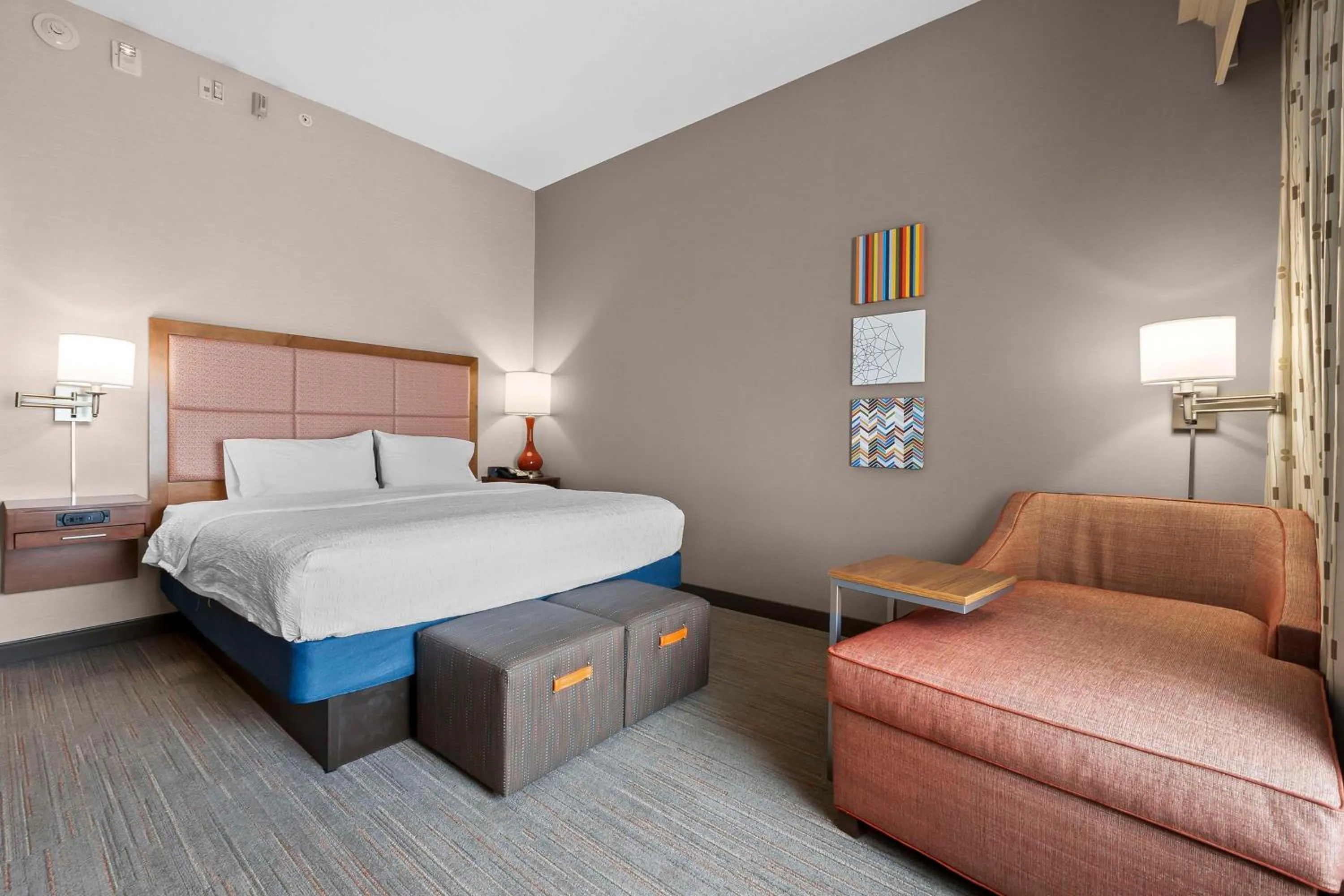 Living room, Bed in Hampton Inn Cape Girardeau I-55 East, MO