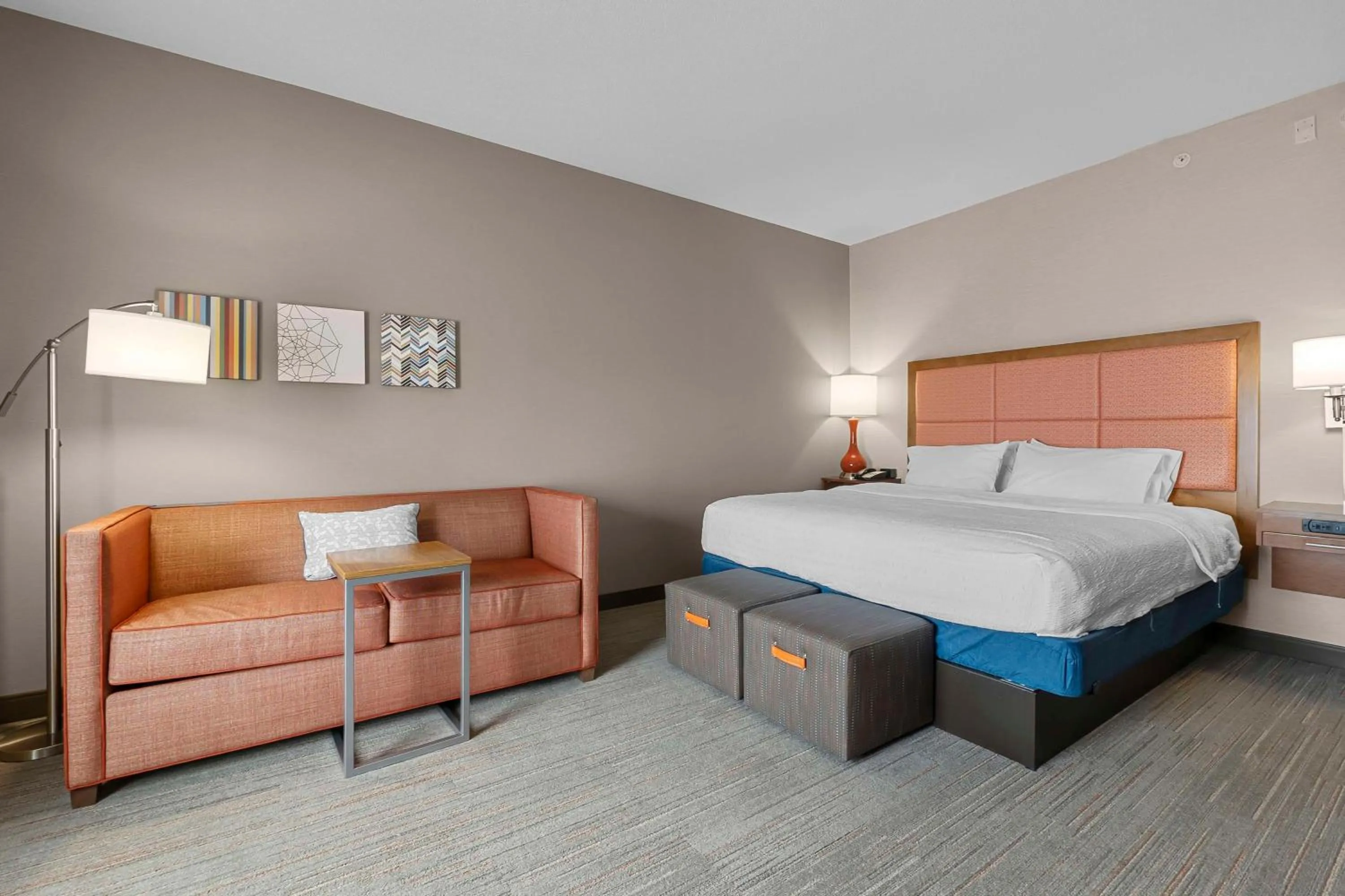 Living room, Bed in Hampton Inn Cape Girardeau I-55 East, MO