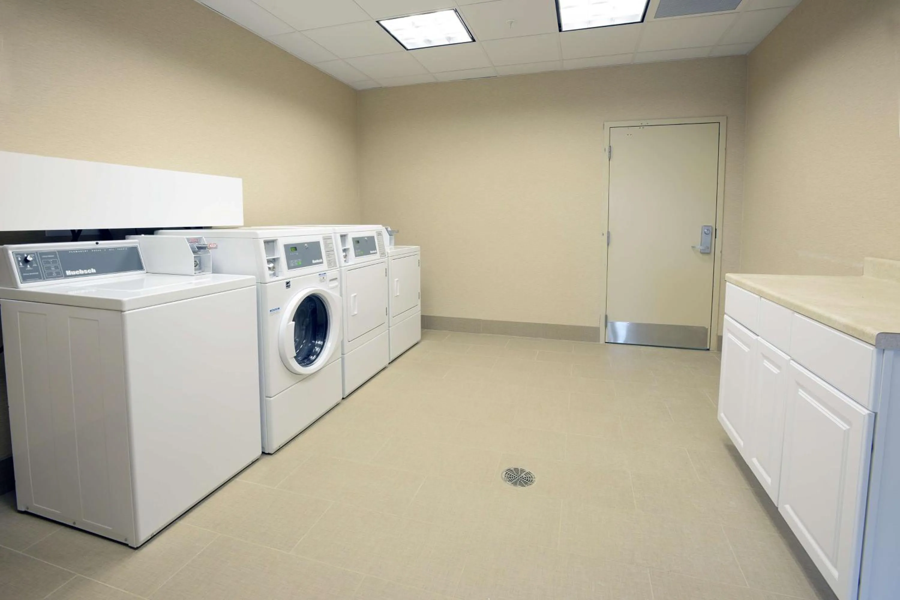 Property building in Hampton Inn & Suites - Cincinnati/Kenwood, OH