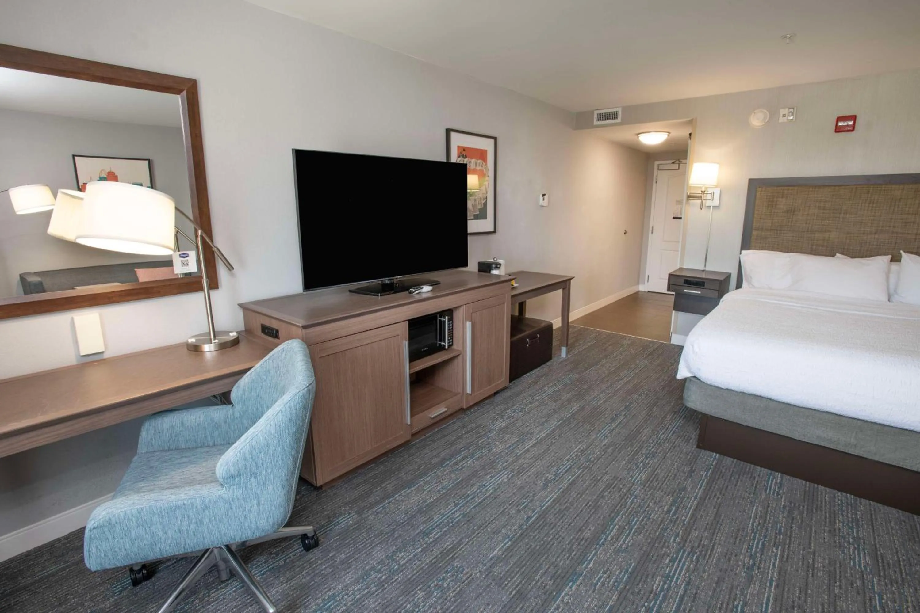 Bedroom, Bed in Hampton Inn & Suites - Cincinnati/Kenwood, OH