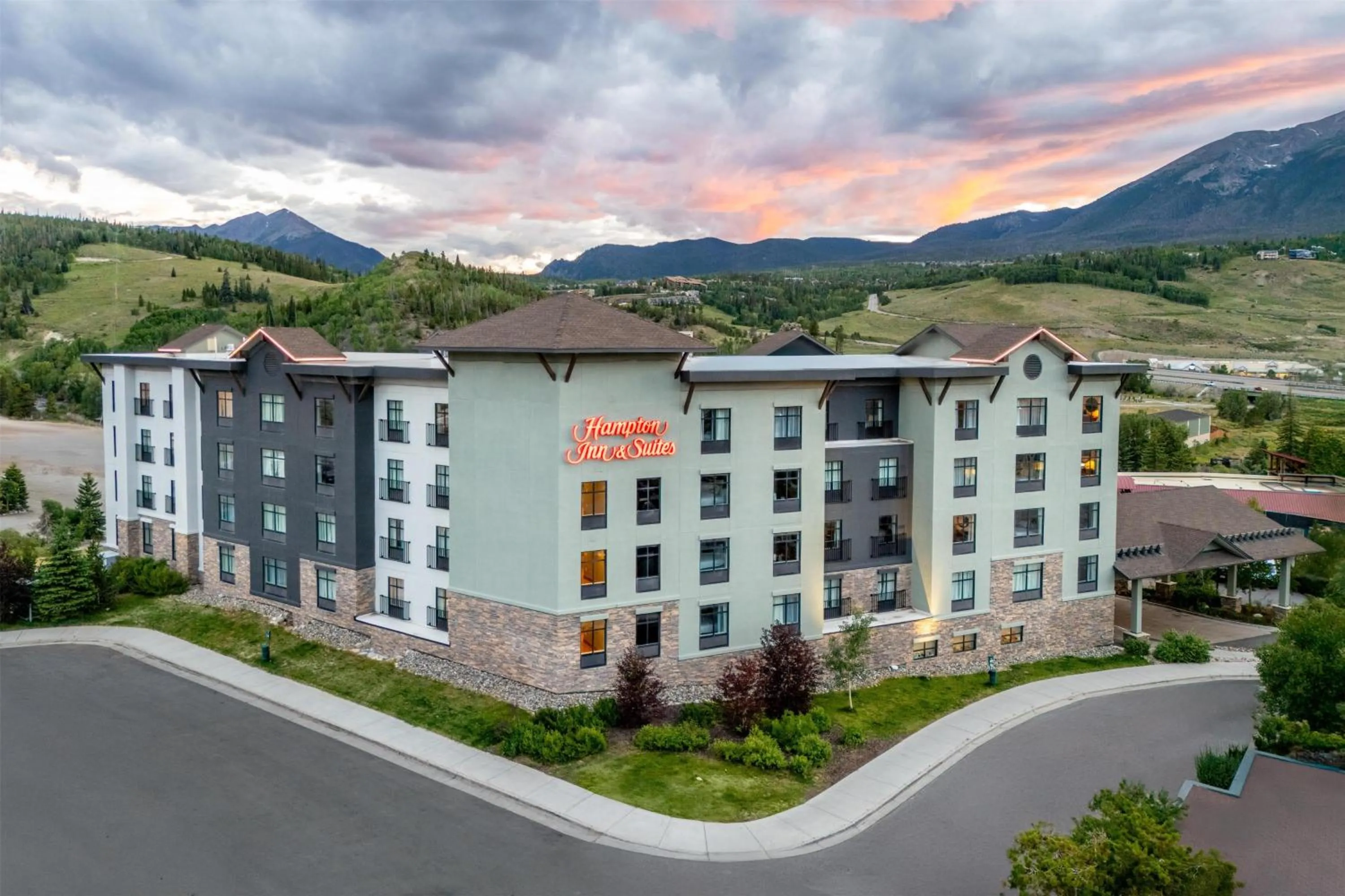 Property building in Hampton Inn & Suites Silverthorne