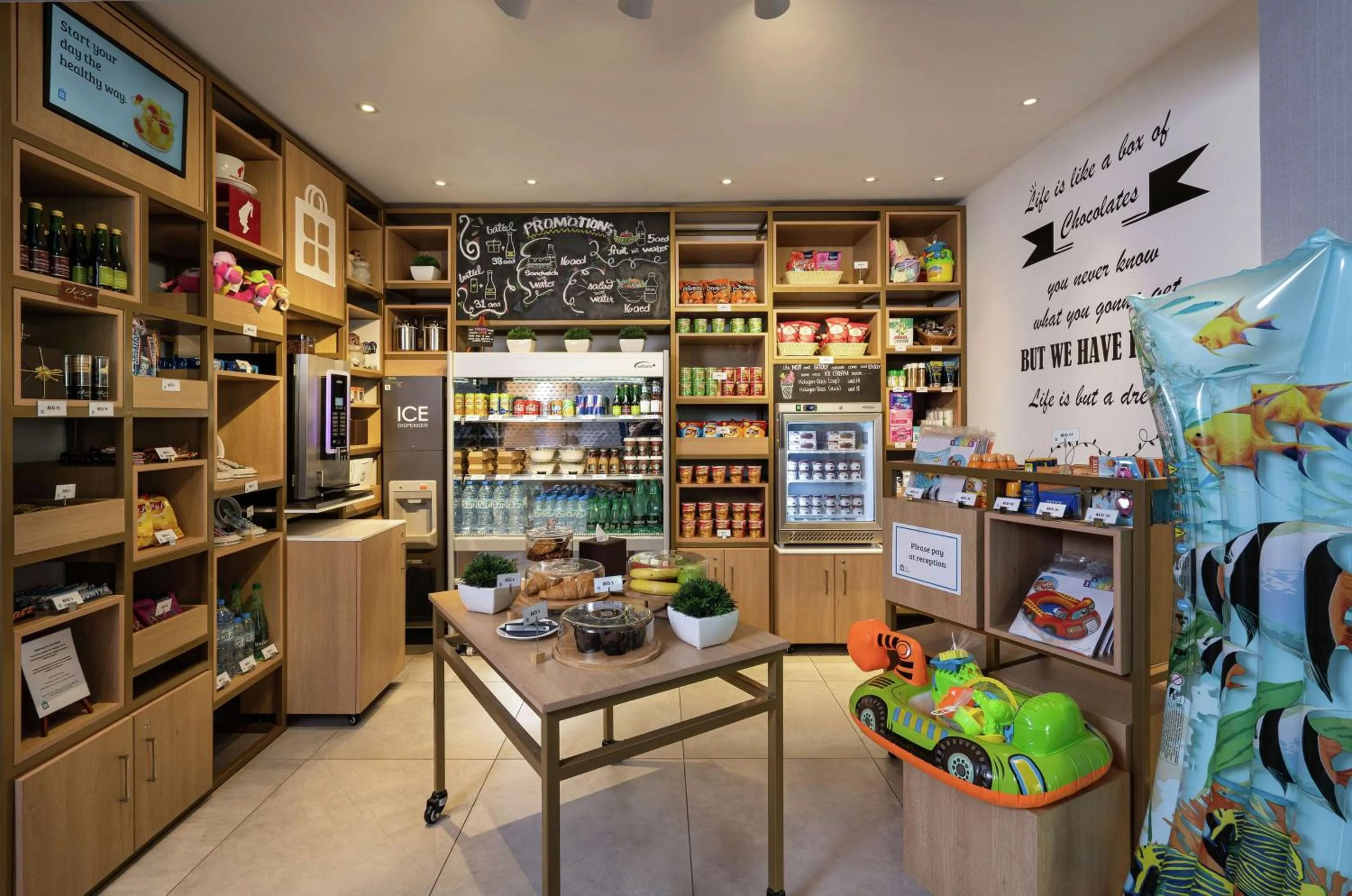 Restaurant/places to eat in Hilton Garden Inn Dubai, Mall Avenue