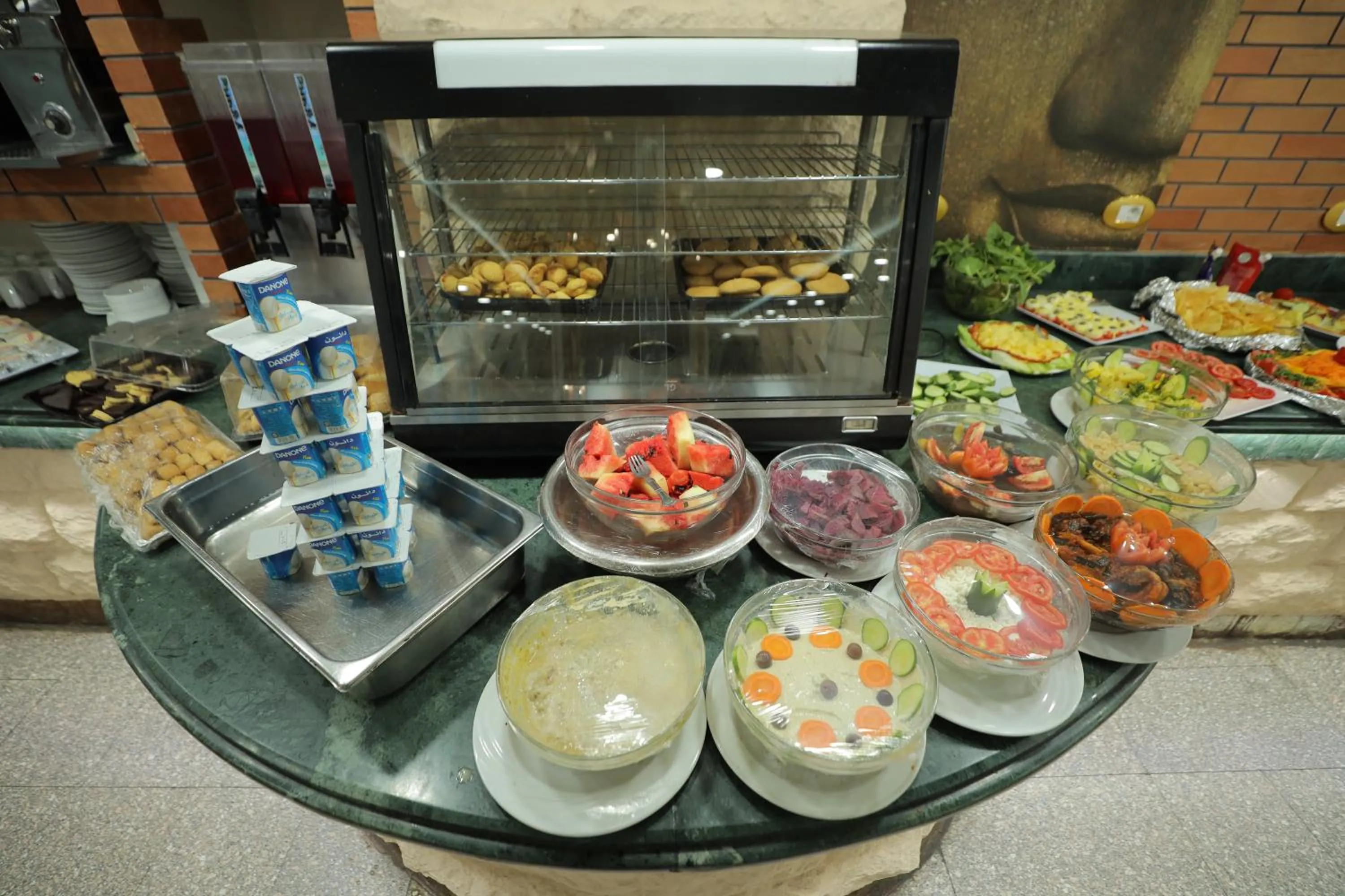 Restaurant/places to eat in Happy City Hotel