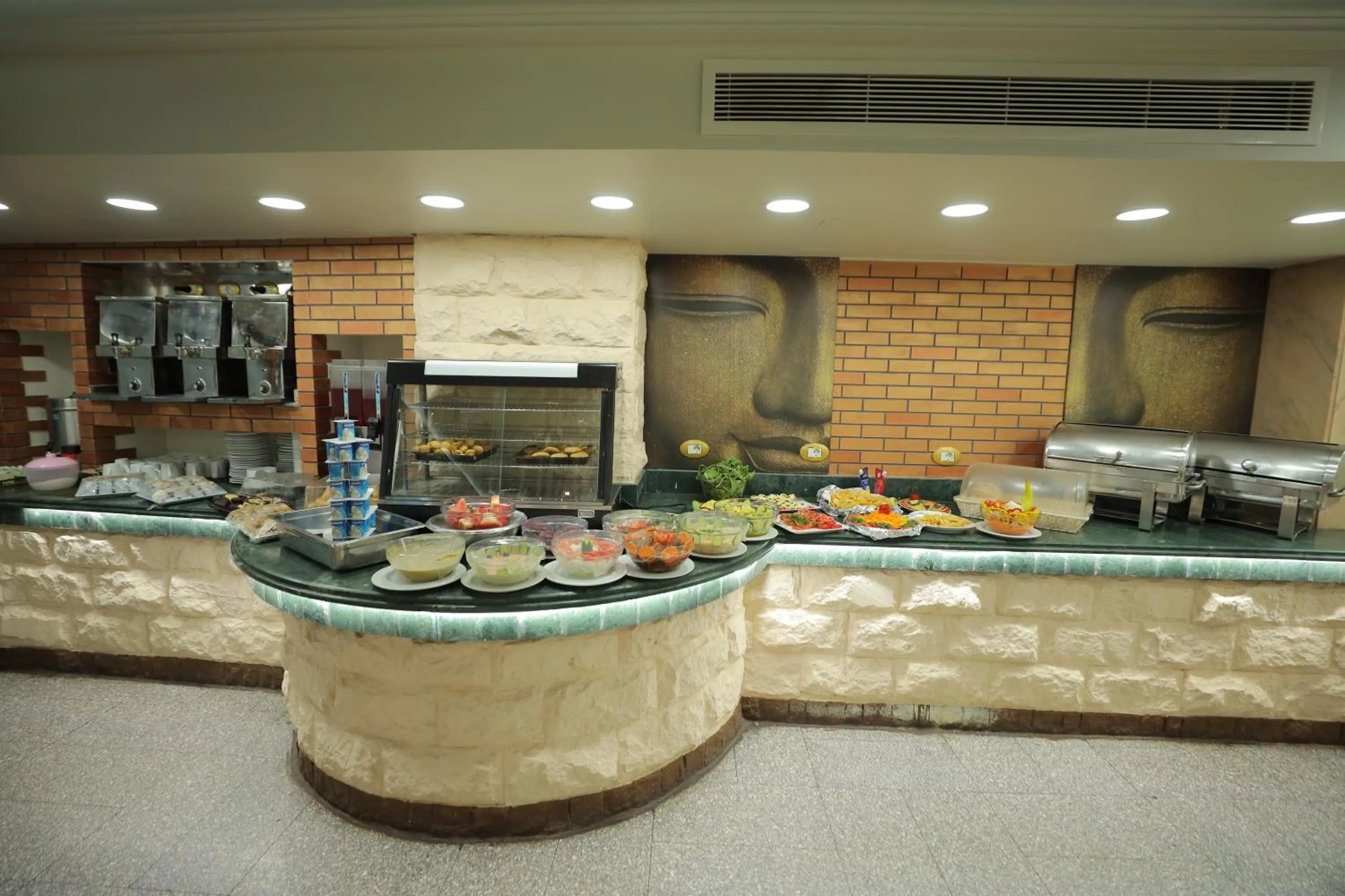 Restaurant/places to eat in Happy City Hotel