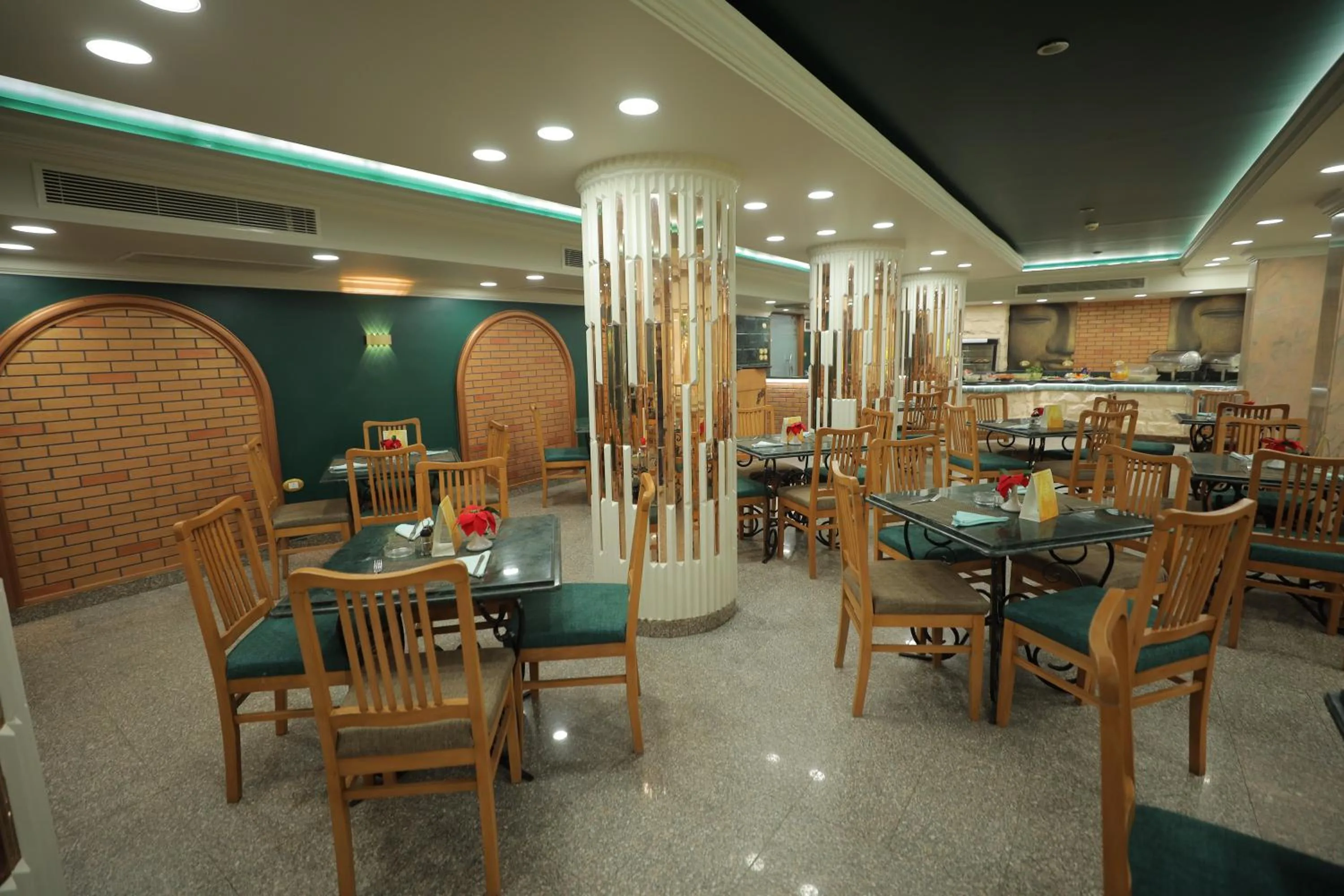 Restaurant/places to eat in Happy City Hotel