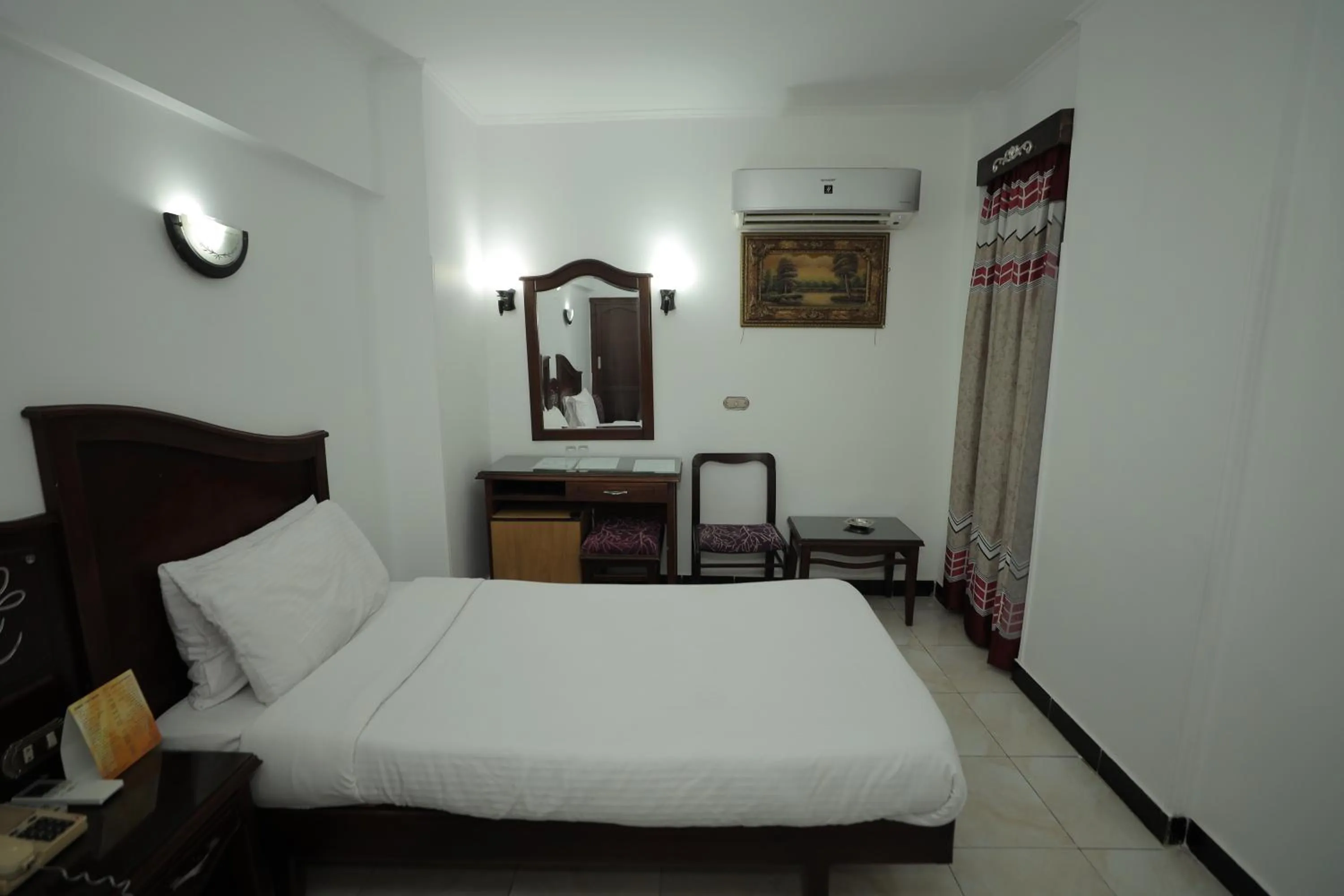 Bedroom, Bed in Happy City Hotel