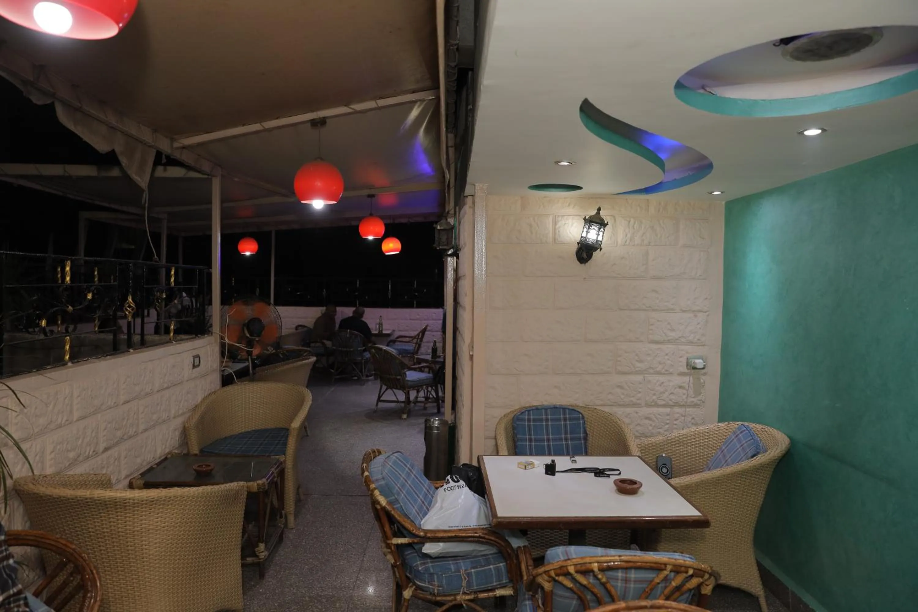 Restaurant/places to eat in Happy City Hotel