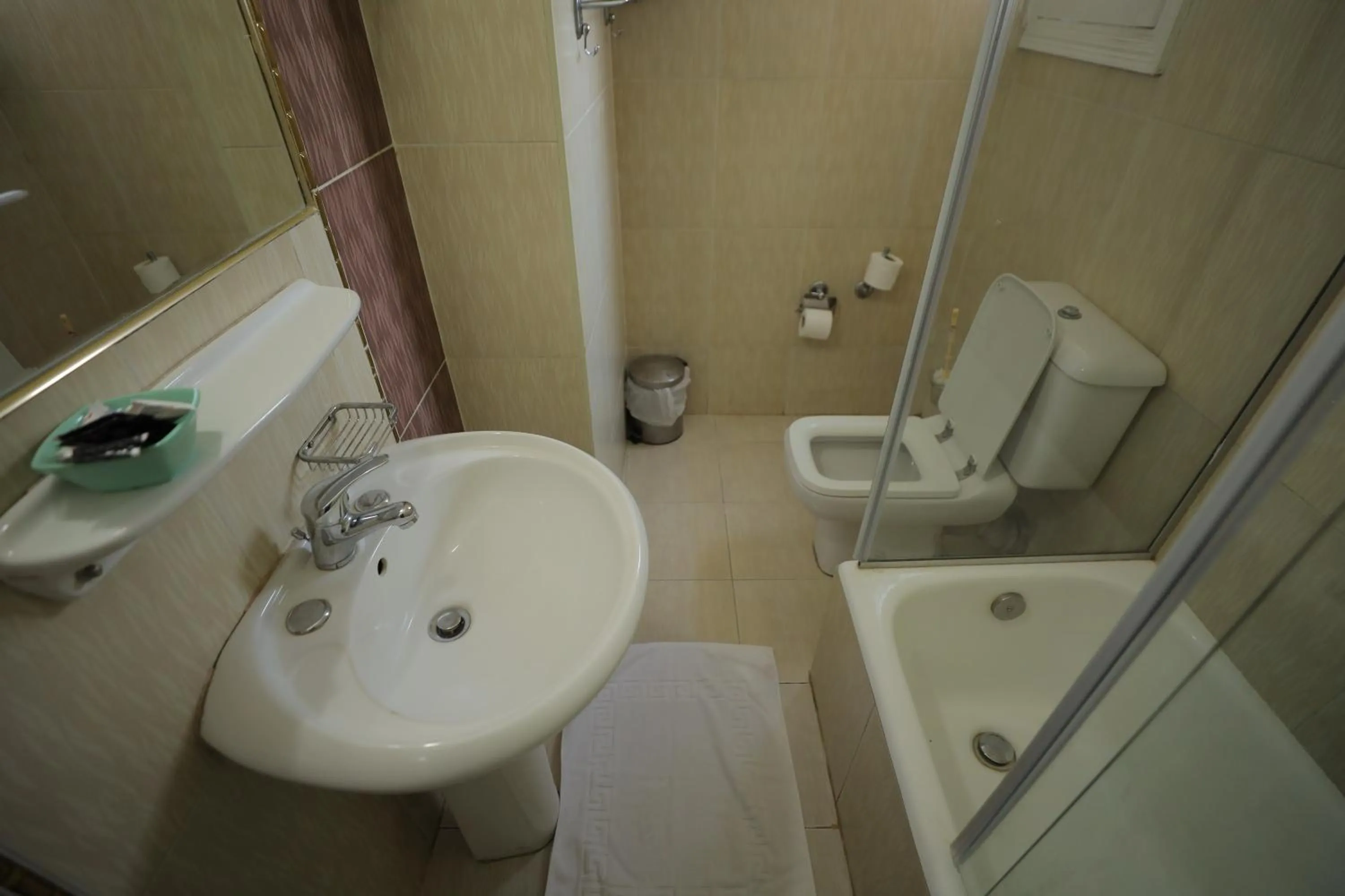 Bathroom in Happy City Hotel