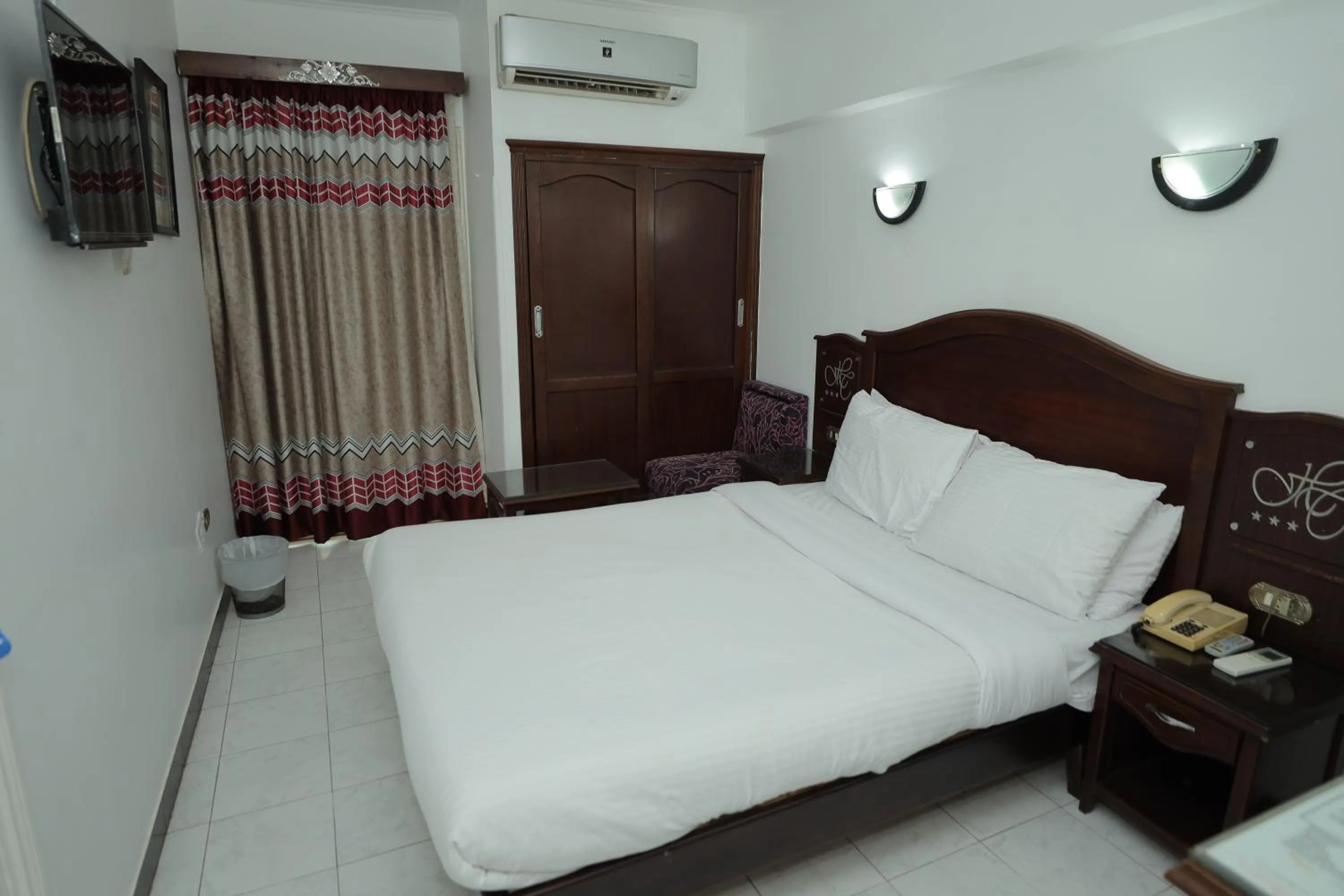Bedroom, Bed in Happy City Hotel