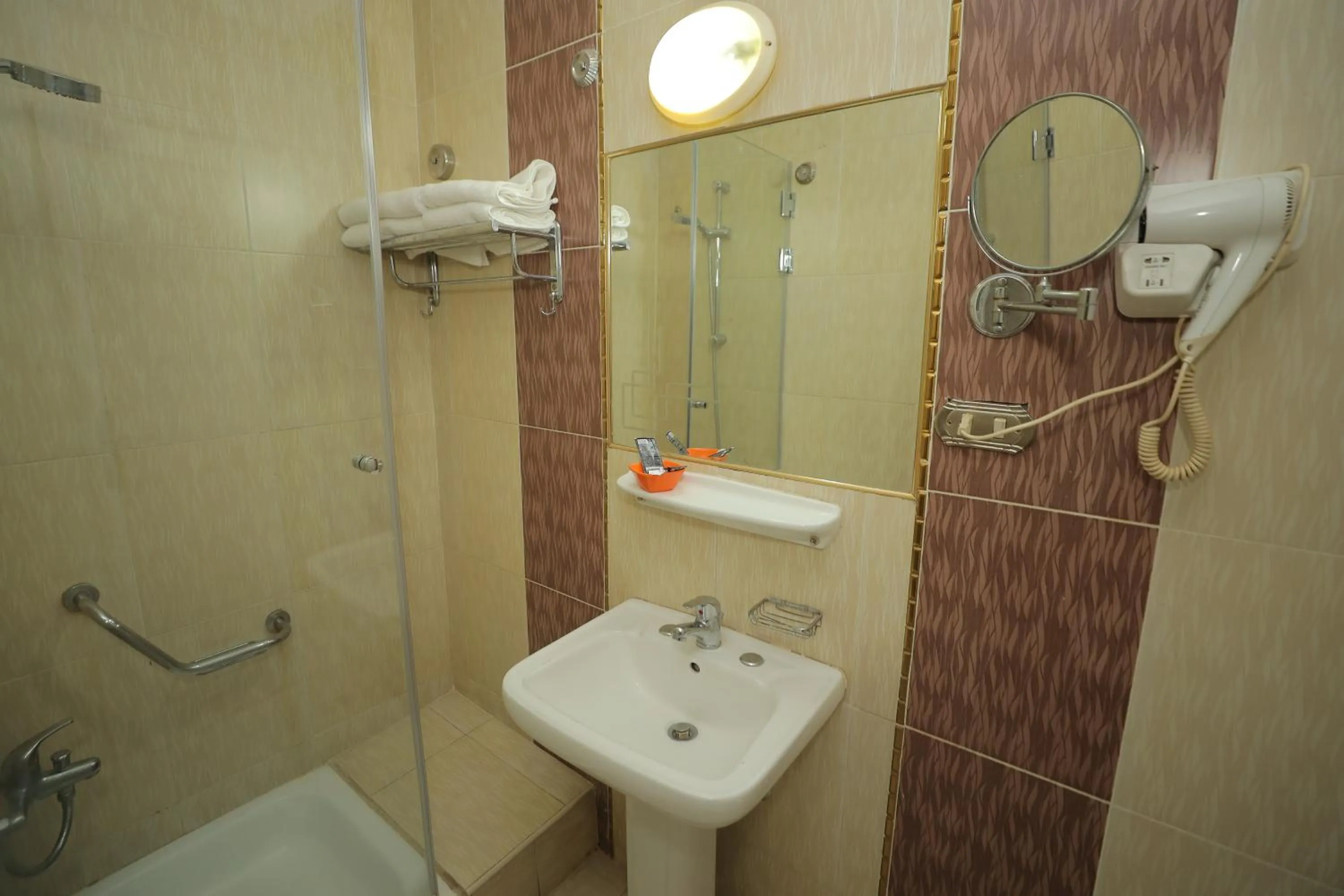 Shower in Happy City Hotel