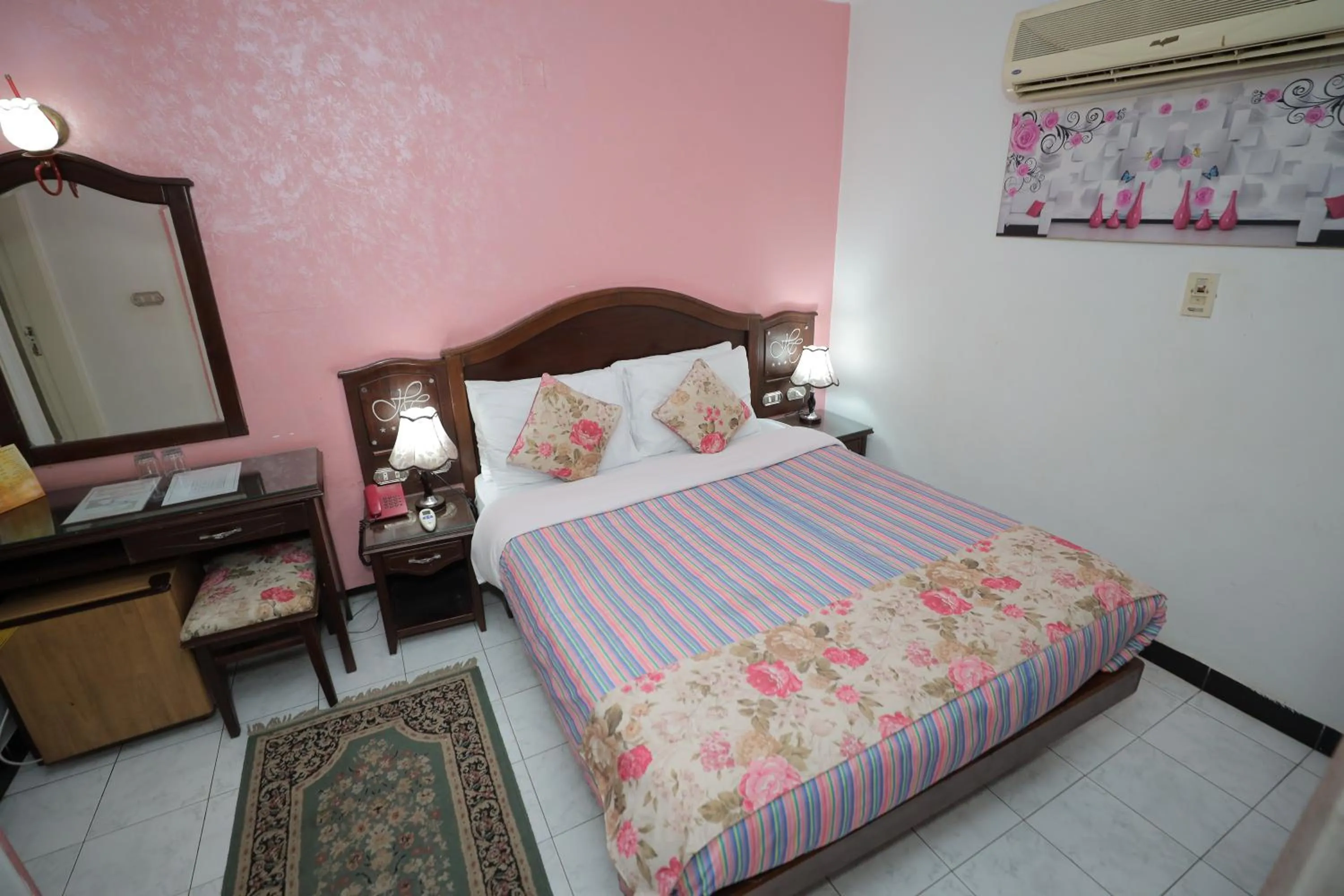 Photo of the whole room, Bed in Happy City Hotel