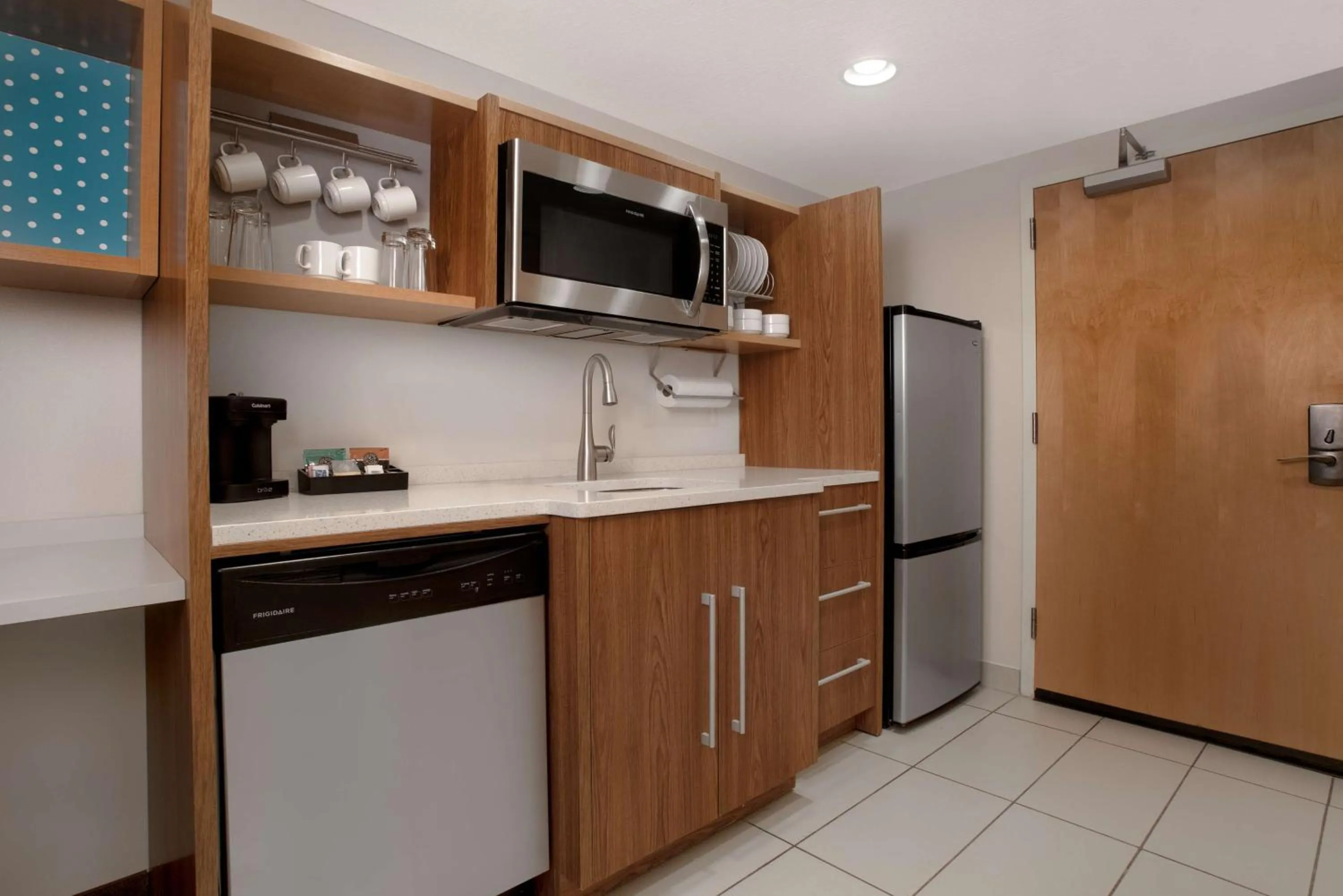 Kitchen or kitchenette in Home2 Suites By Hilton Gainesville