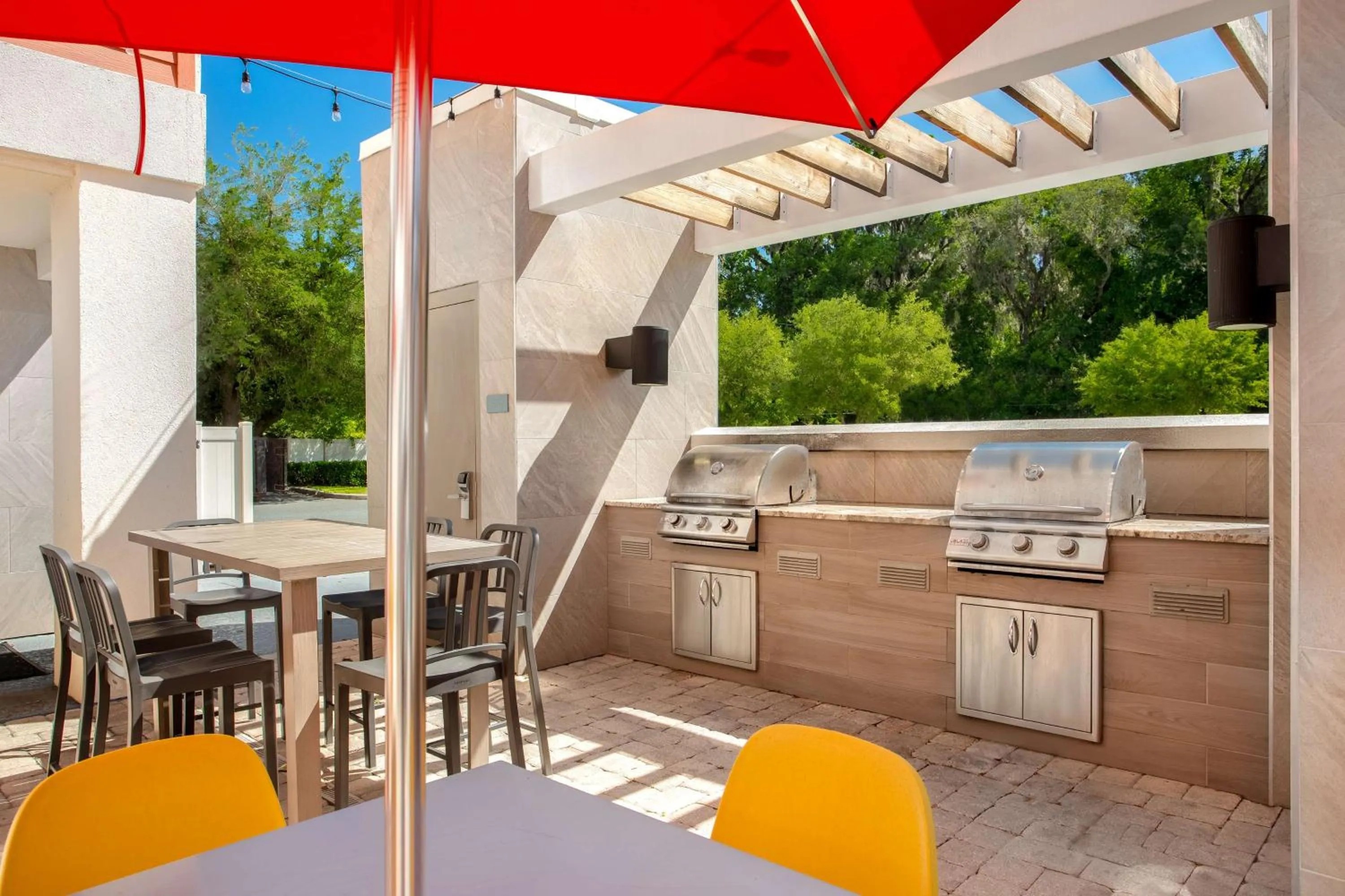 Dining area in Home2 Suites By Hilton Gainesville