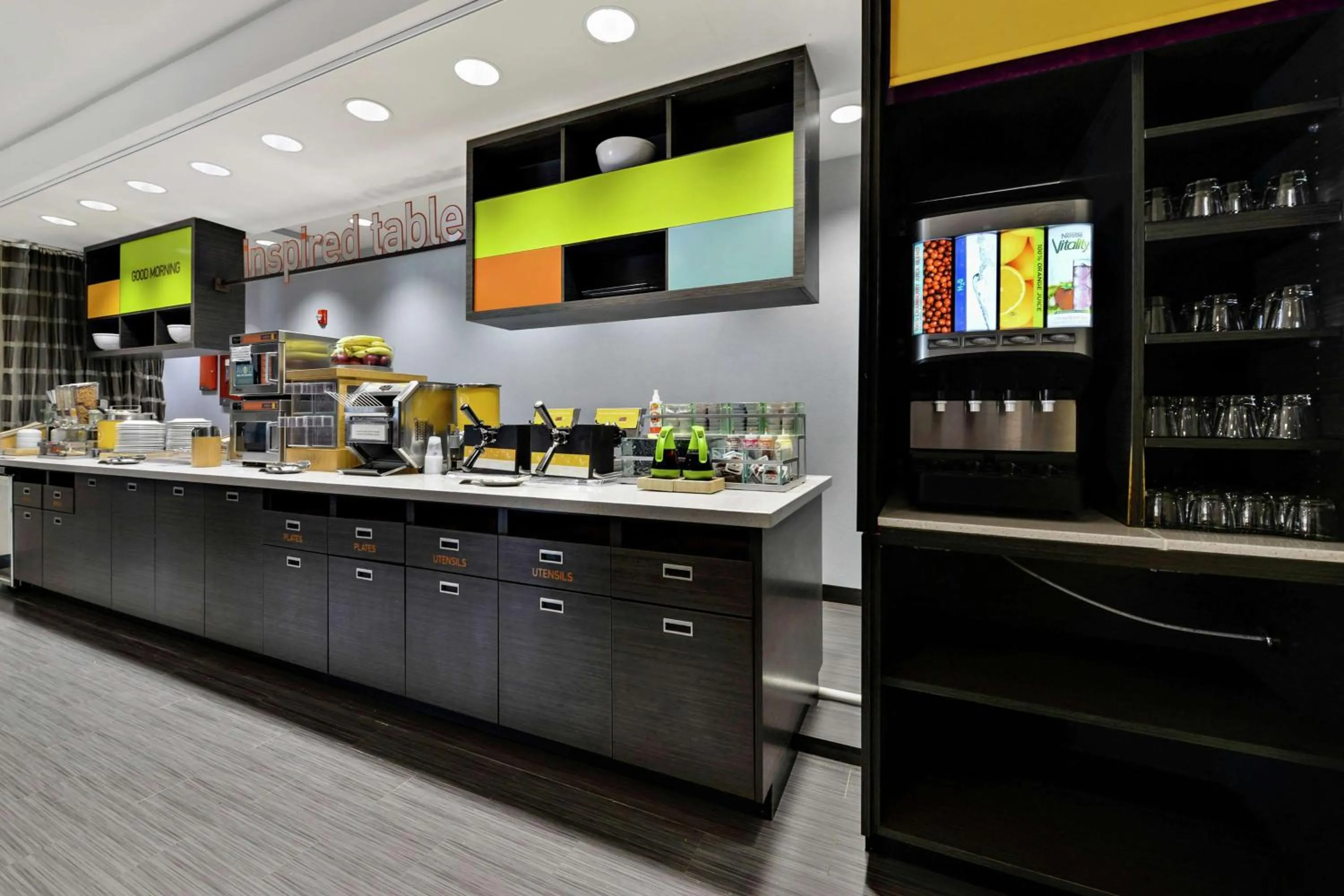 Dining area in Home2 Suites by Hilton Gulfport I-10