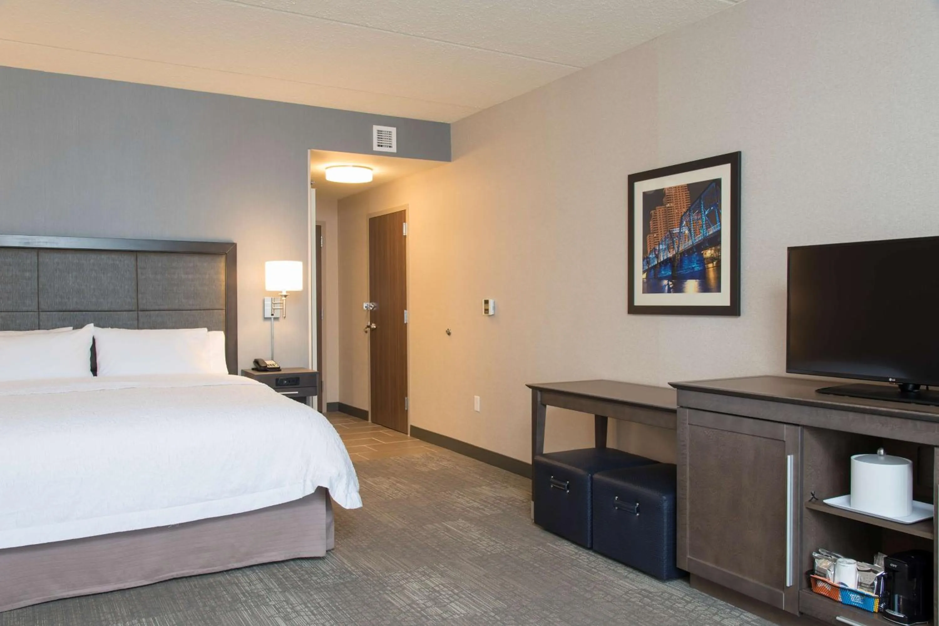 Bed in Hampton Inn & Suites Grand Rapids Downtown