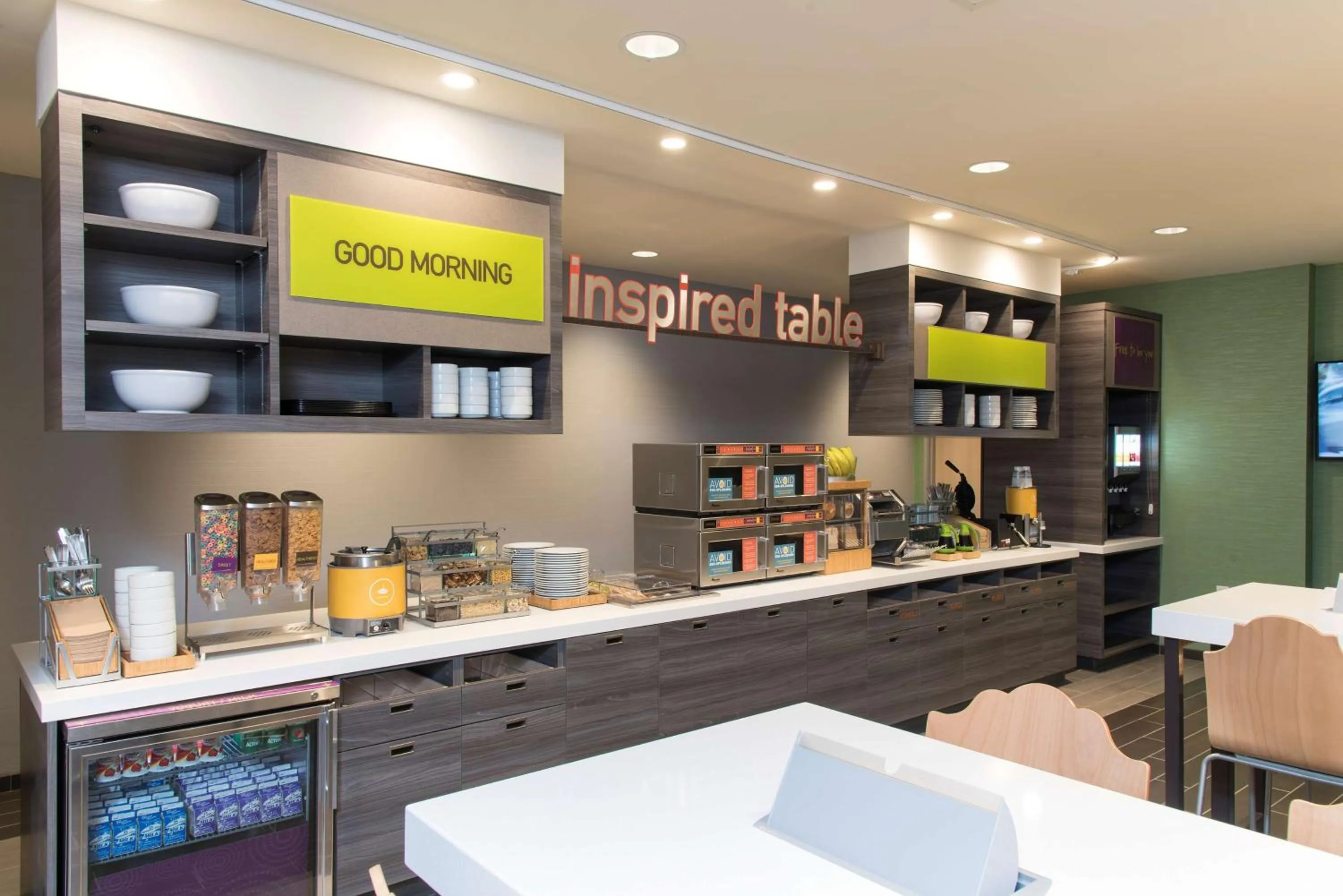 Dining area in Home2 Suites by Hilton Indianapolis Downtown